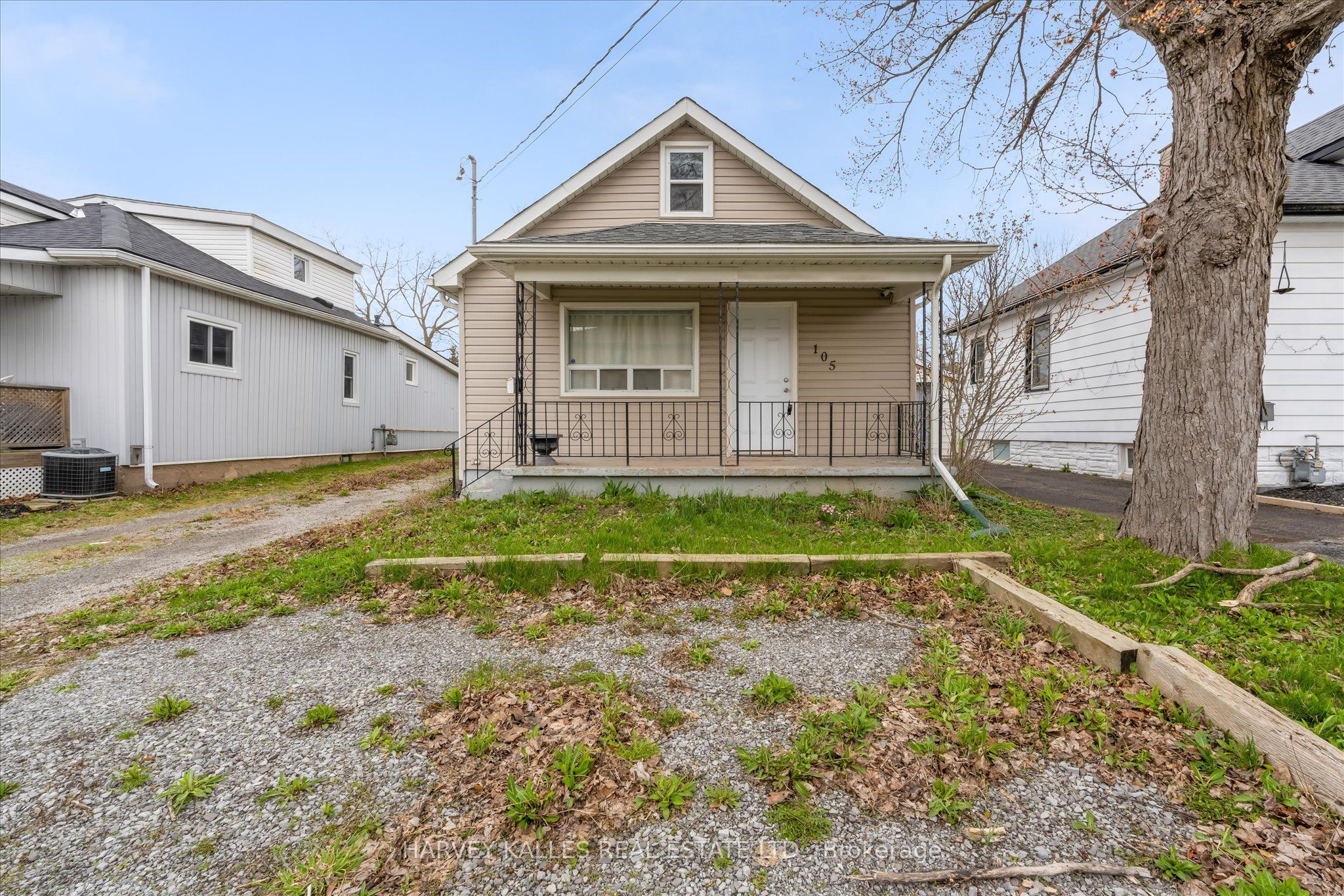 105 Ormond Street N, Thorold, ON L2V 1Z3 photo 2