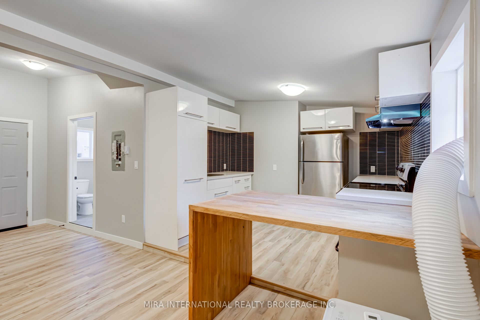 105 Oak Avenue C, Hamilton, ON L8L 5M7