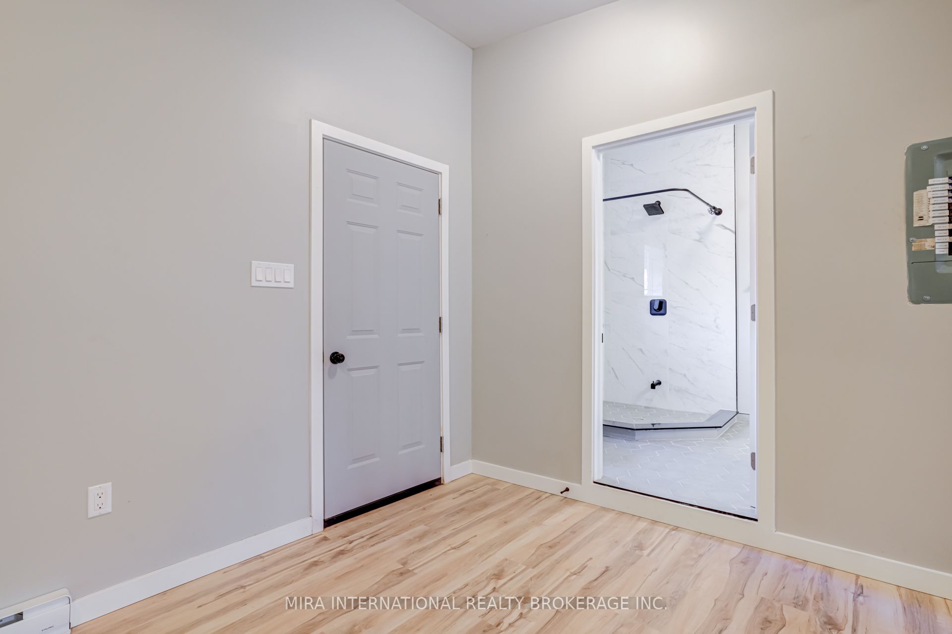 105 Oak Avenue C, Hamilton, ON L8L 5M7 photo 2