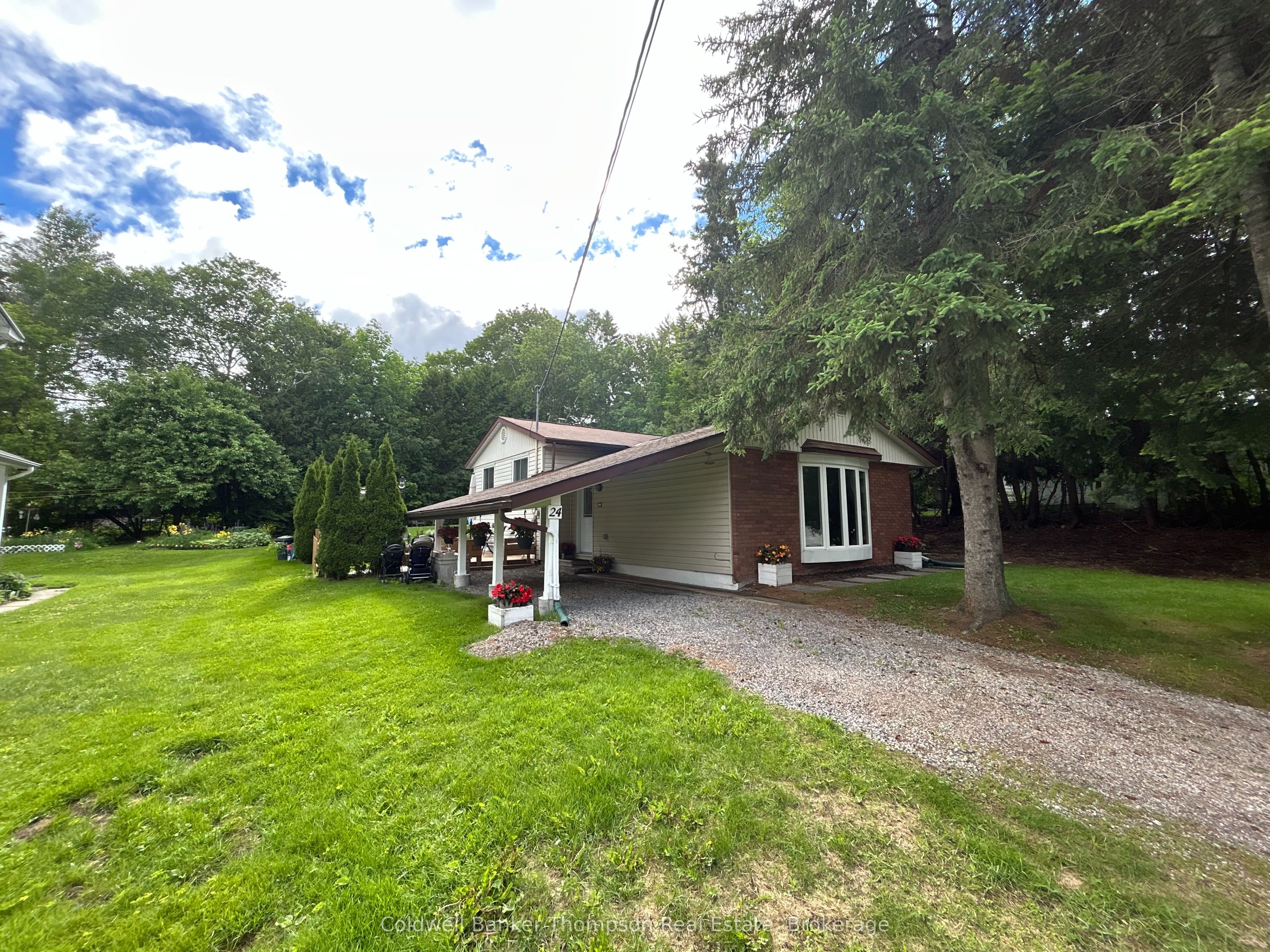 24 Centre Street N, Huntsville, ON P1H 1X4 photo 2