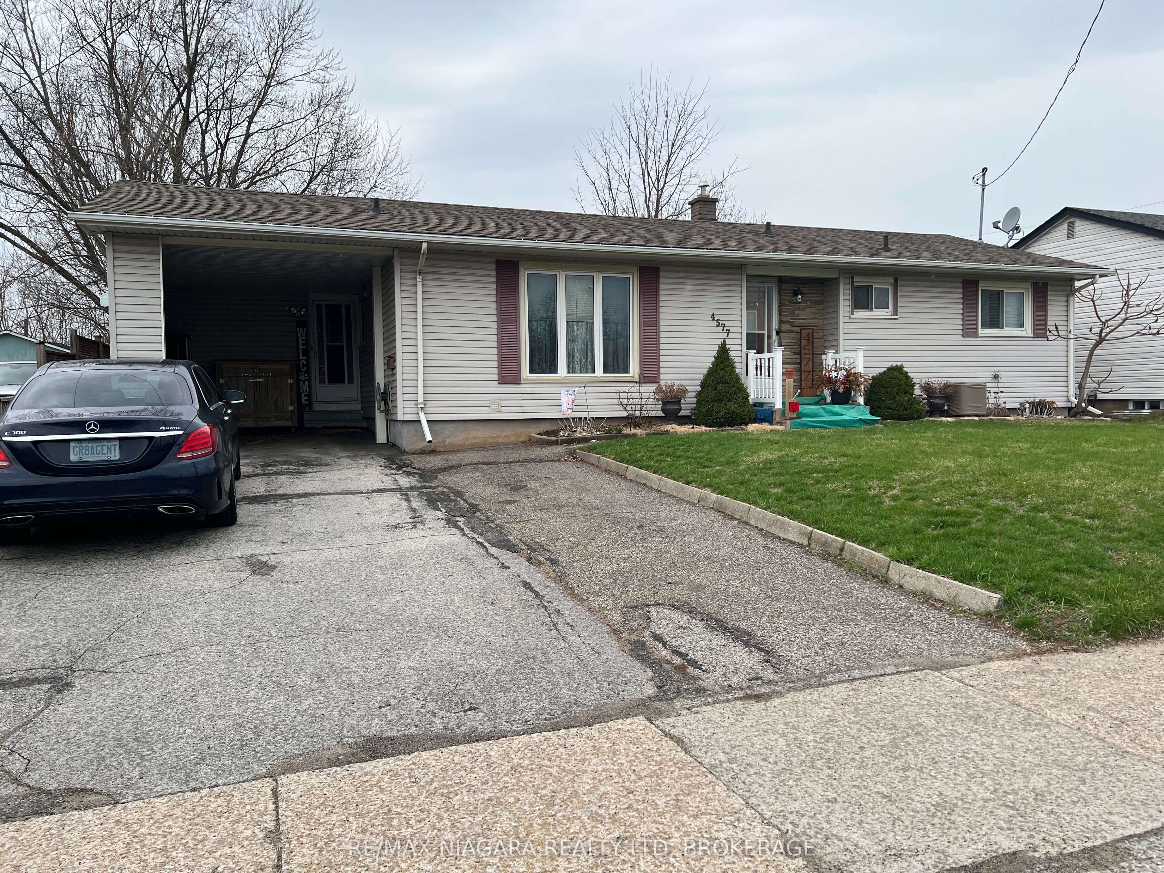 4577 Drummond Road, Niagara Falls, ON L2E 6C8