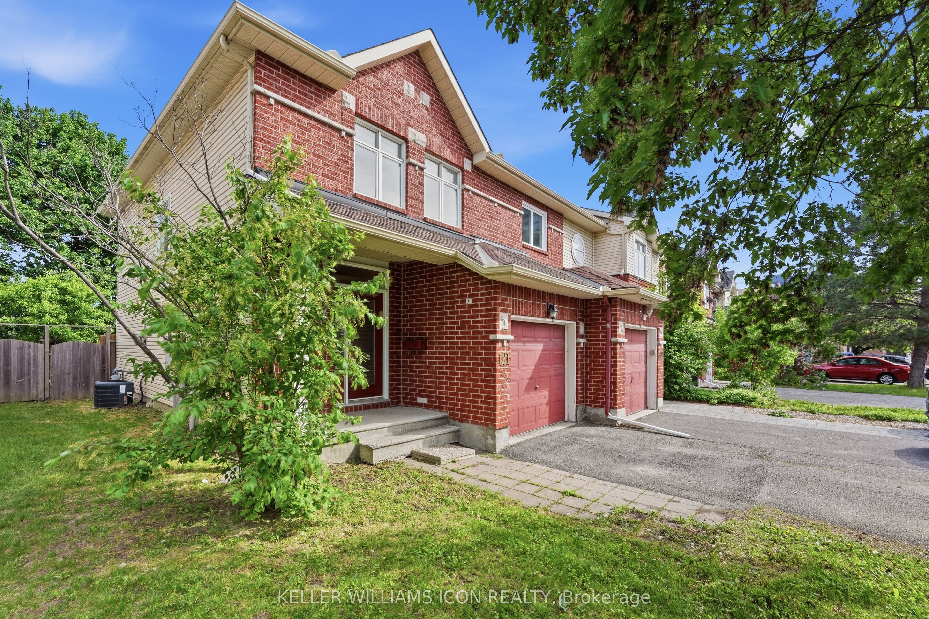 121 Thornbury Crescent, South of Baseline to Knoxdale, ON K2G 6J1 photo 2