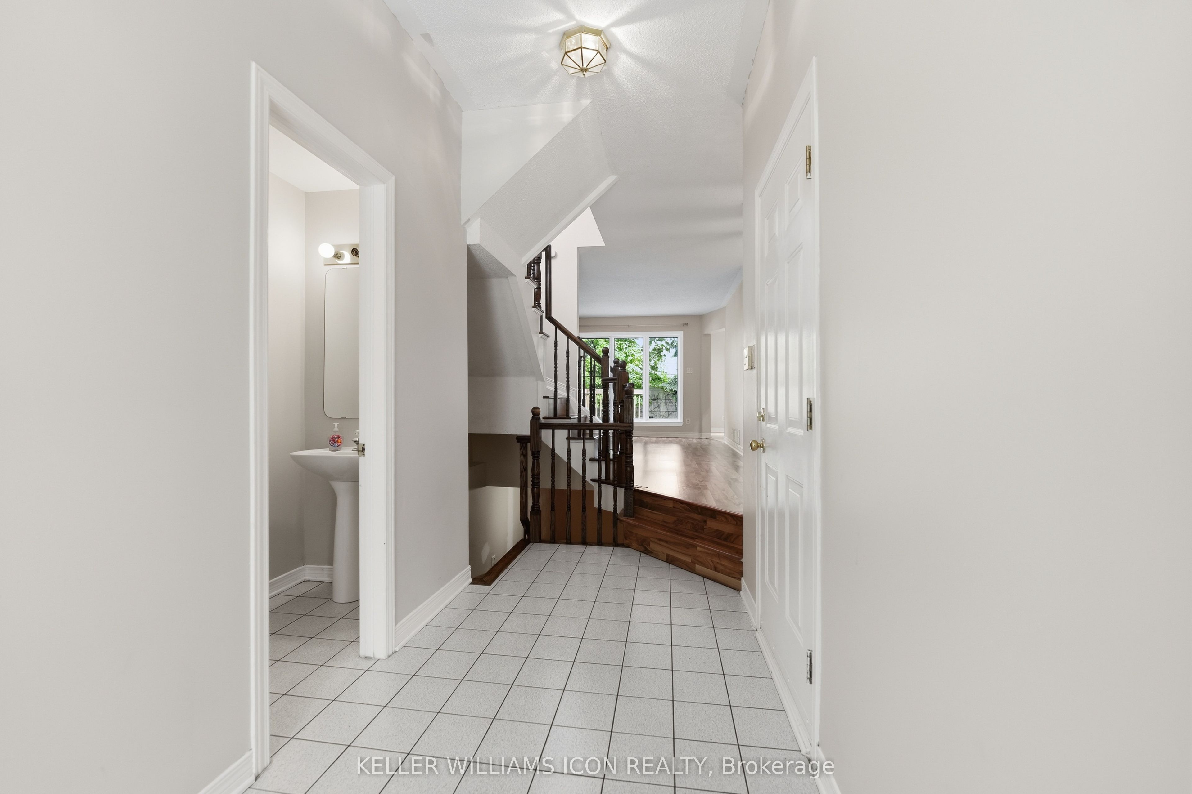 121 Thornbury Crescent, South of Baseline to Knoxdale, ON K2G 6J1 photo 5