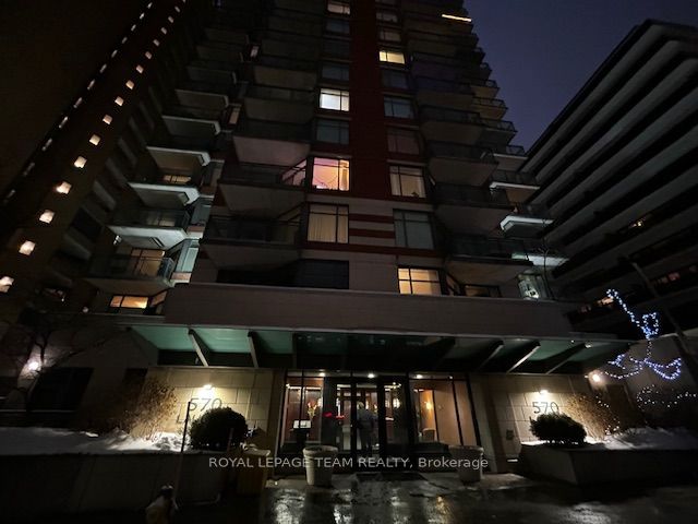 570 Laurier Avenue W 1801, Ottawa Centre, ON K1R 1C8 photo 3