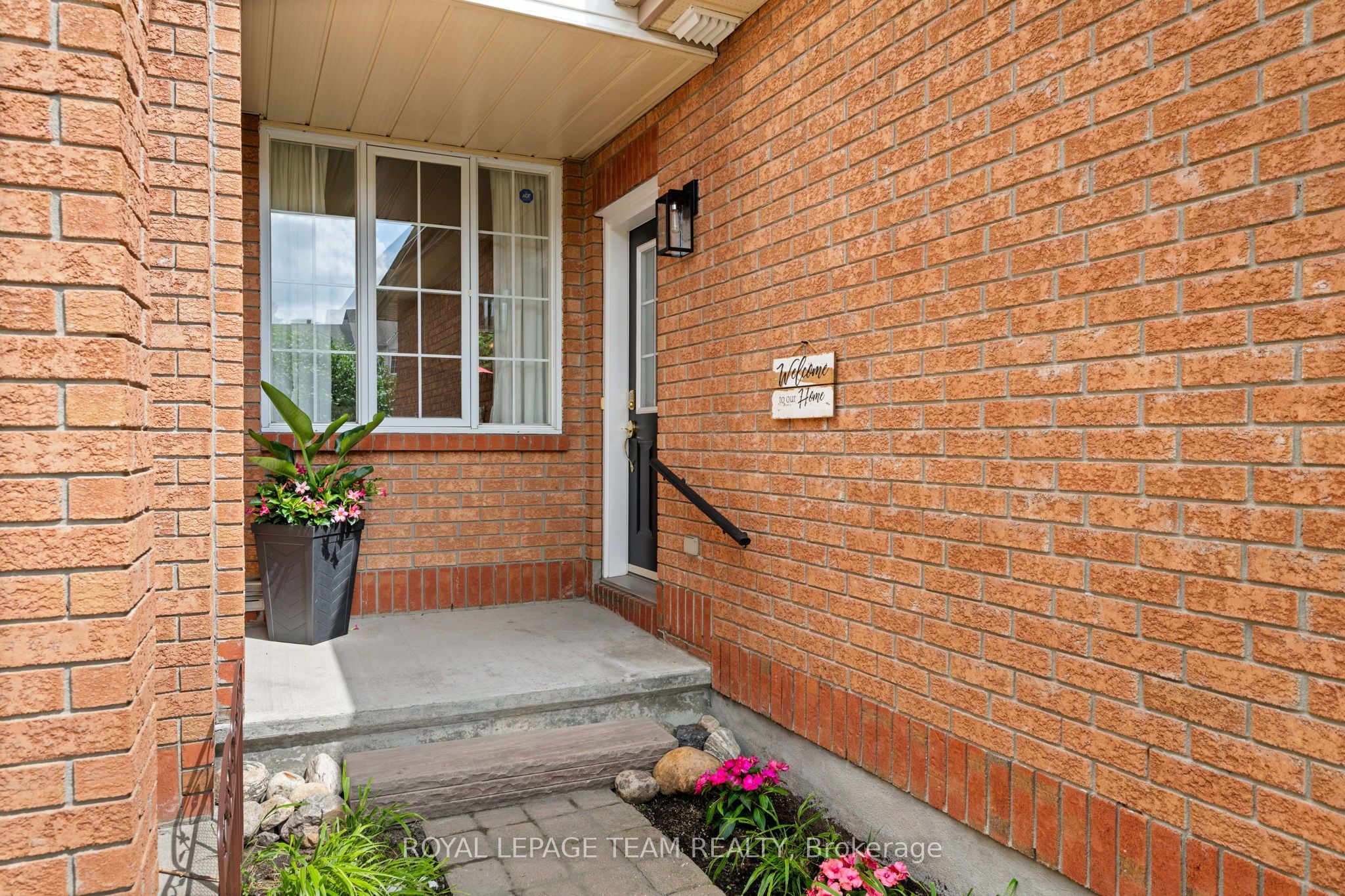 6 Folison Street, Hunt Club - South Keys and Area, ON K1T 3Y3 photo 2