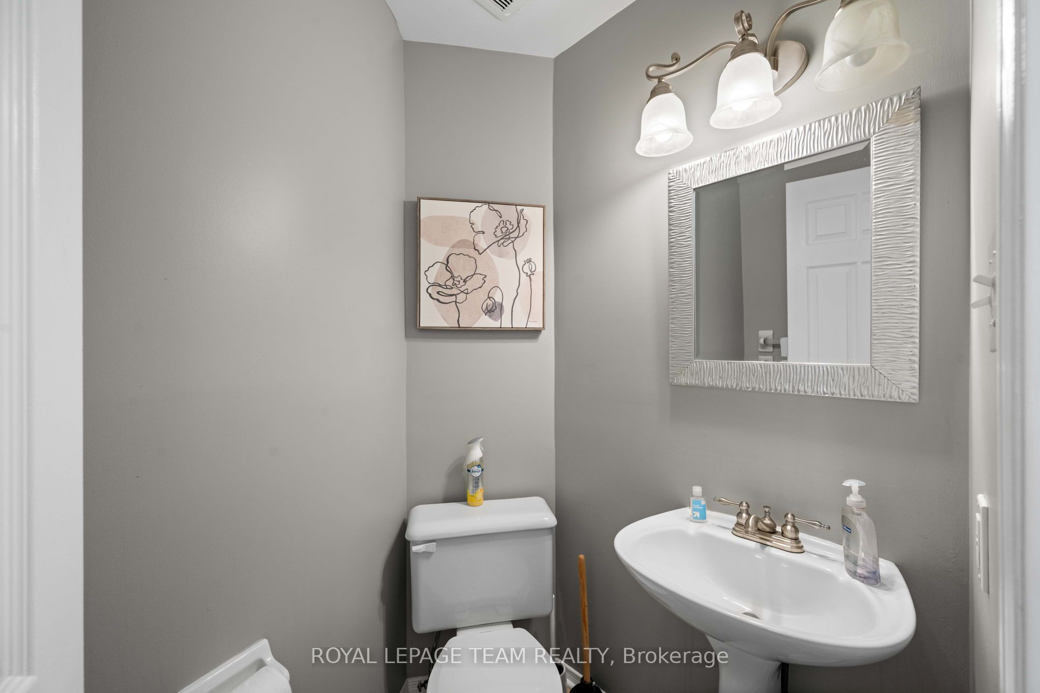 6 Folison Street, Hunt Club - South Keys and Area, ON K1T 3Y3 photo 4