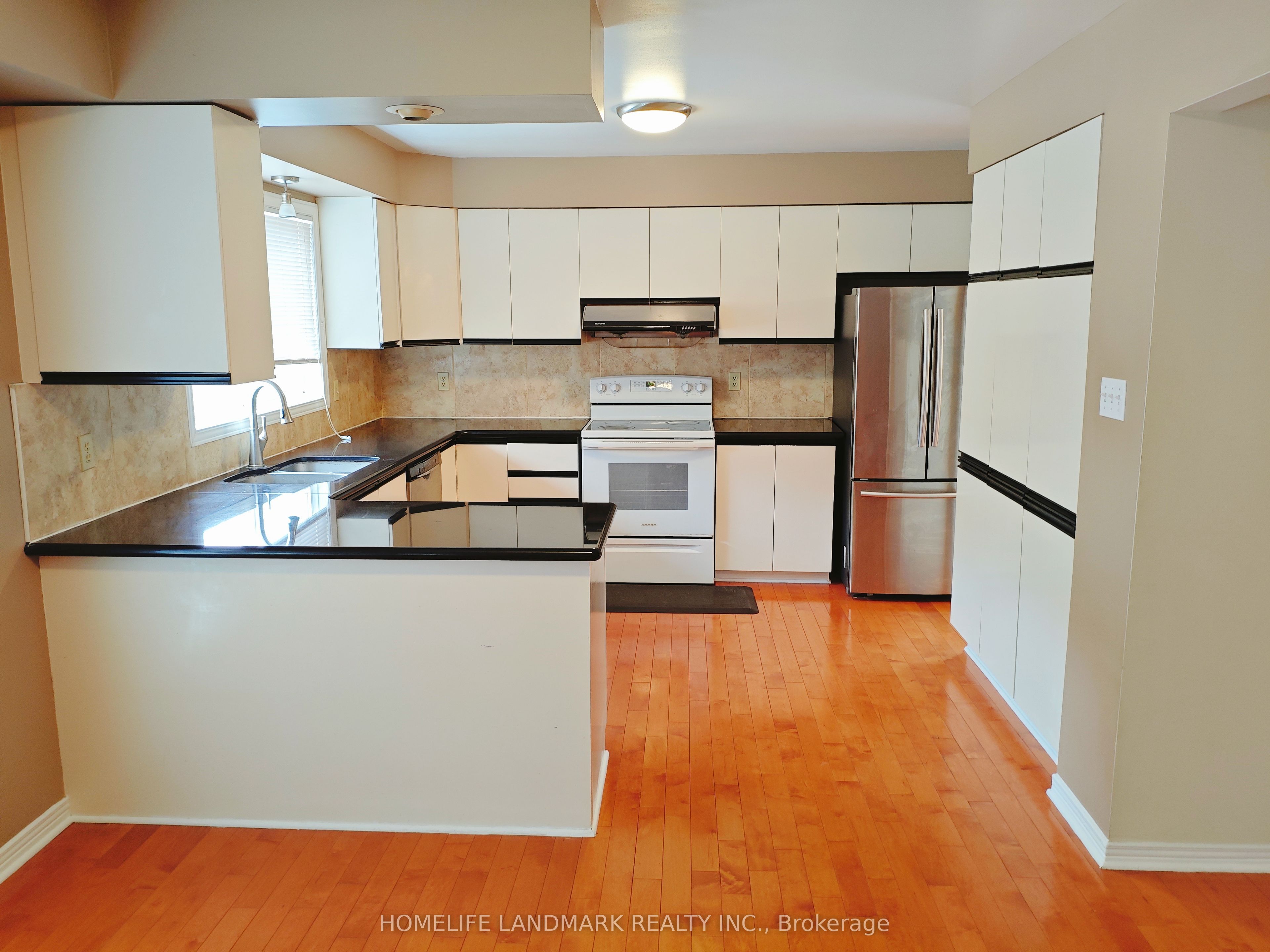 8 Opal Lane, Barrhaven, ON K2J 2V7 photo 2