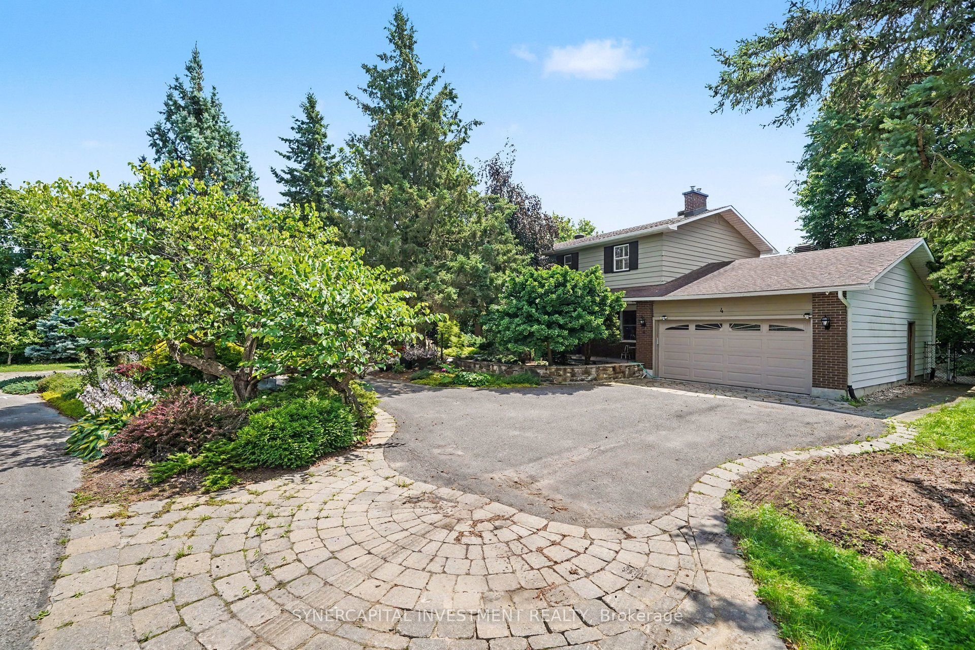 4 Doris Avenue, Blossom Park - Airport and Area, ON K1T 3W8
