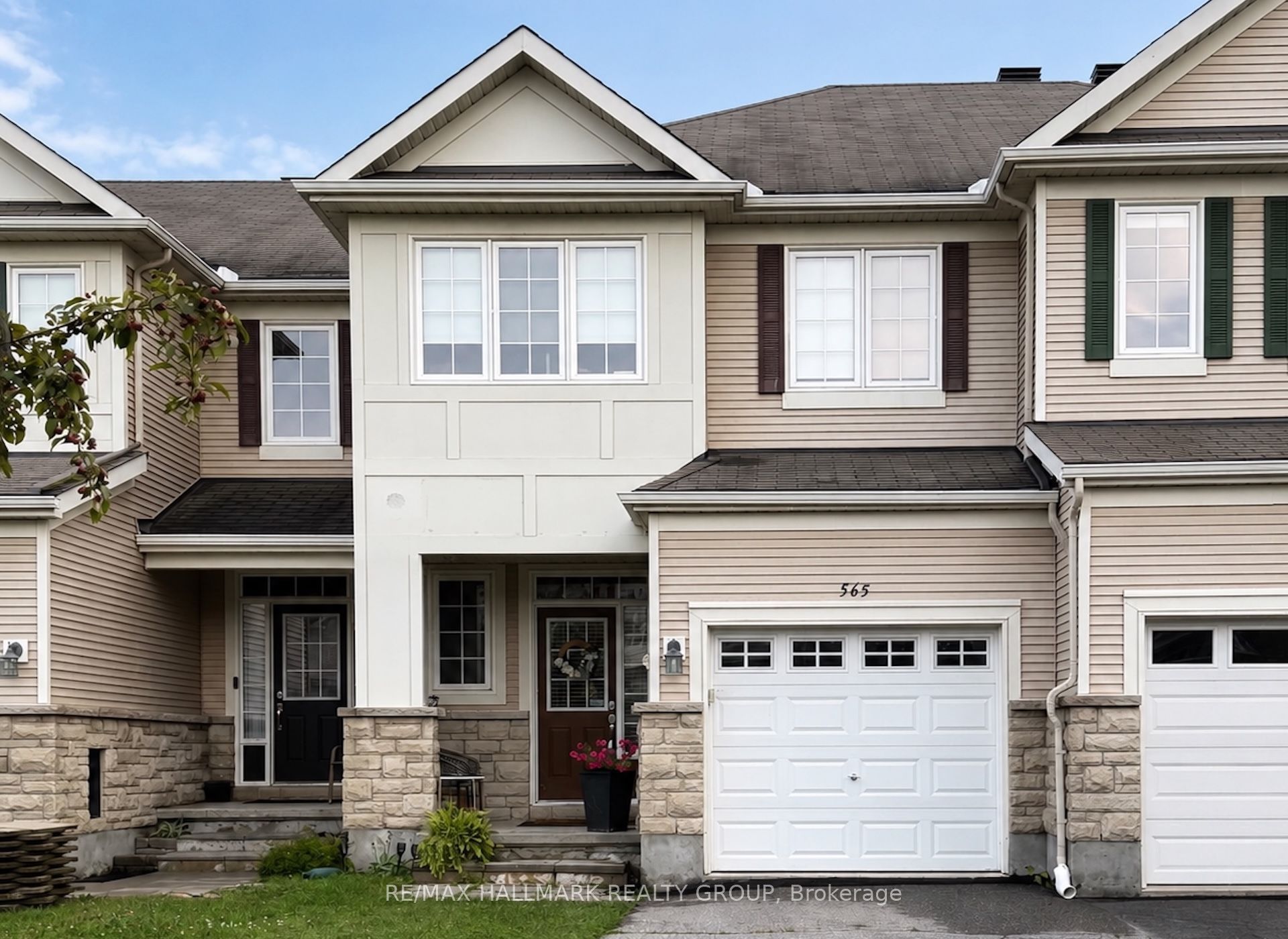 565 Pepperville Crescent, Kanata, ON K2M 0E6