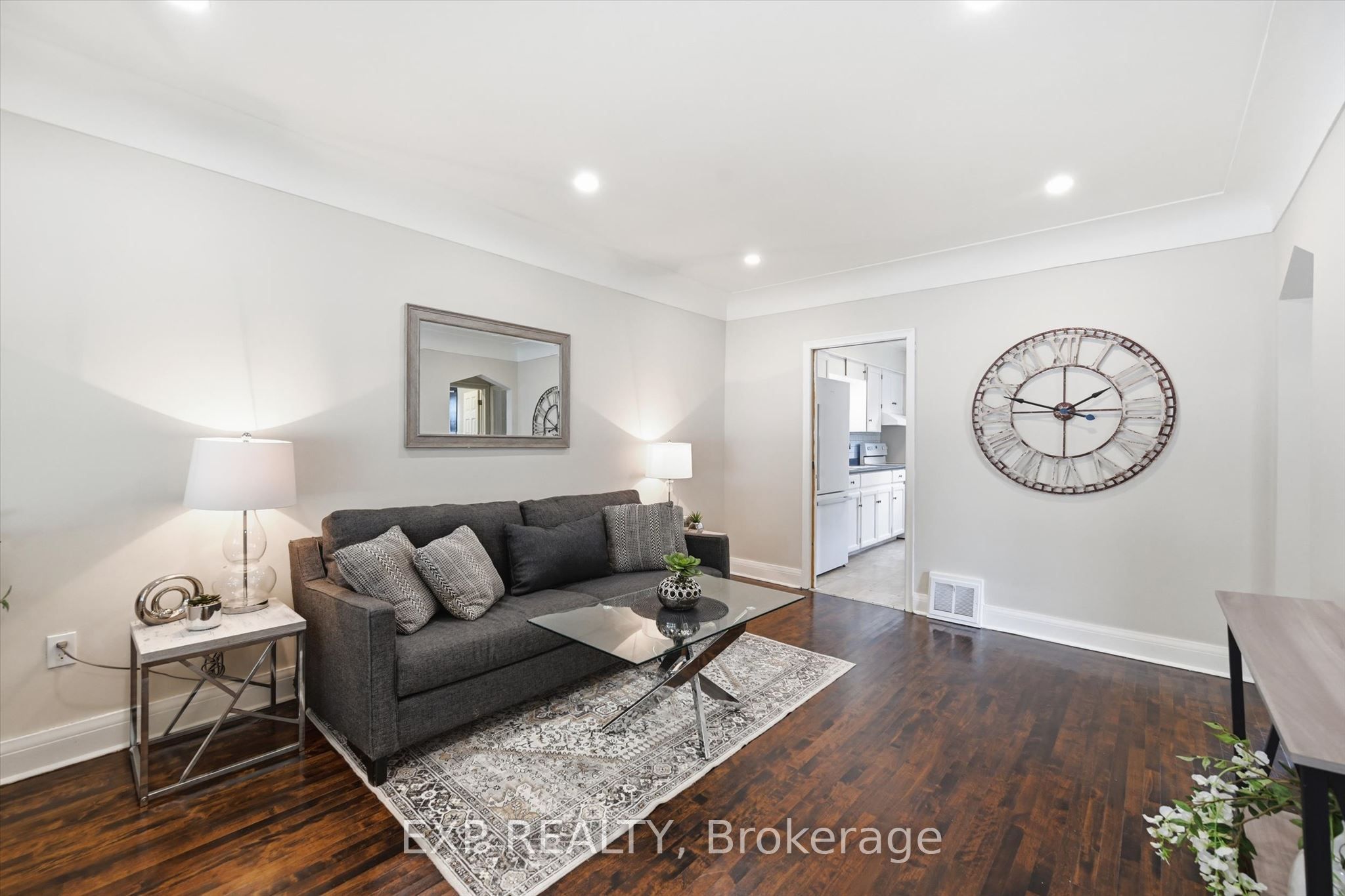 129 East 25th Street, Hamilton, ON L8V 3A3 photo 2