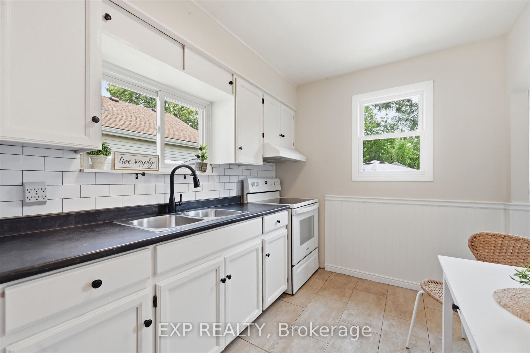 129 East 25th Street, Hamilton, ON L8V 3A3 photo 4