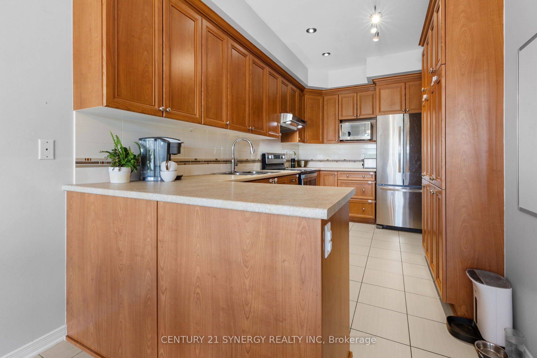 966 Torovin Private, Cyrville - Carson Grove - Pineview, ON K1B 0A7 photo 5