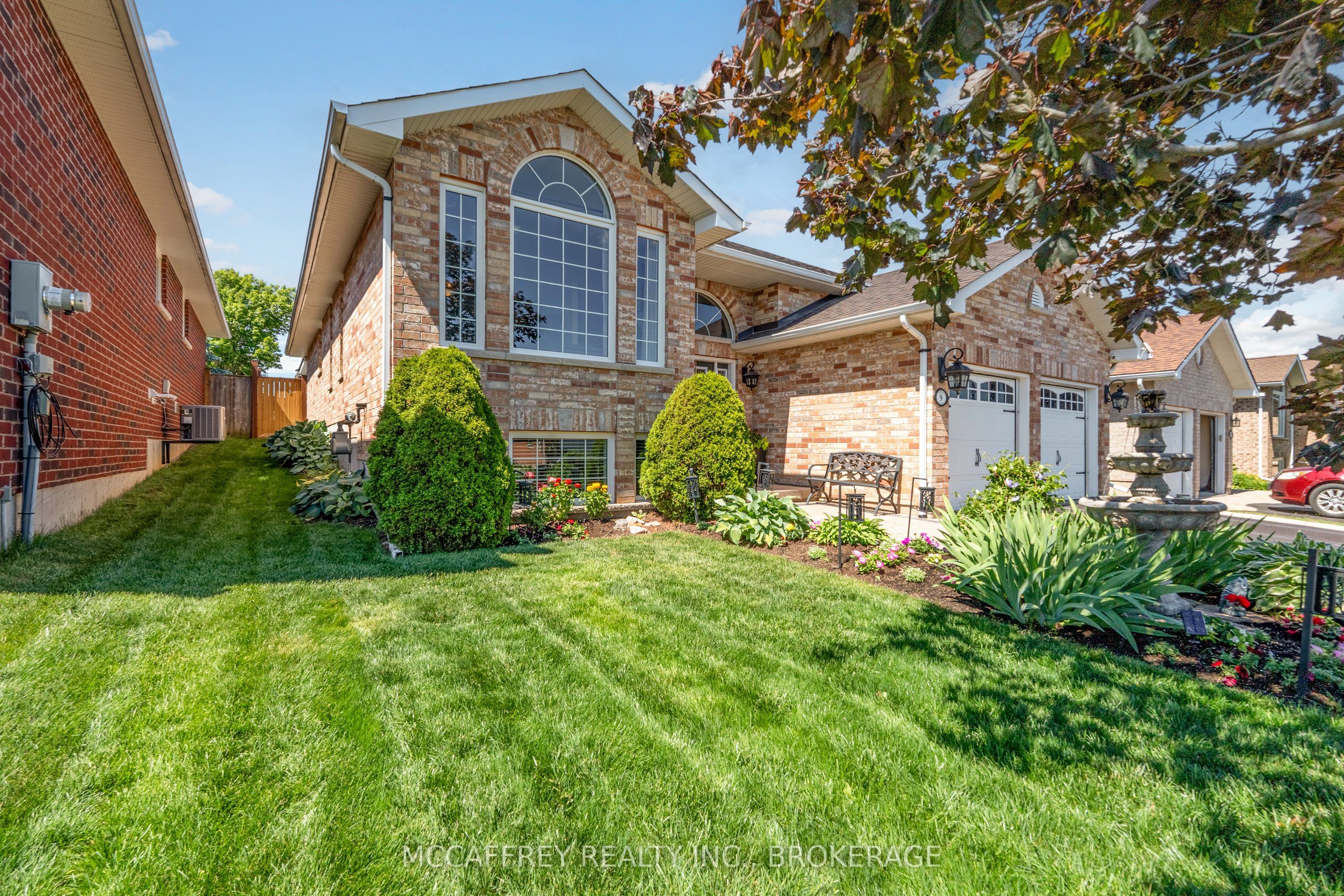 9 Hartwood Crescent, Greater Napanee, ON K7R 3L1 photo 2