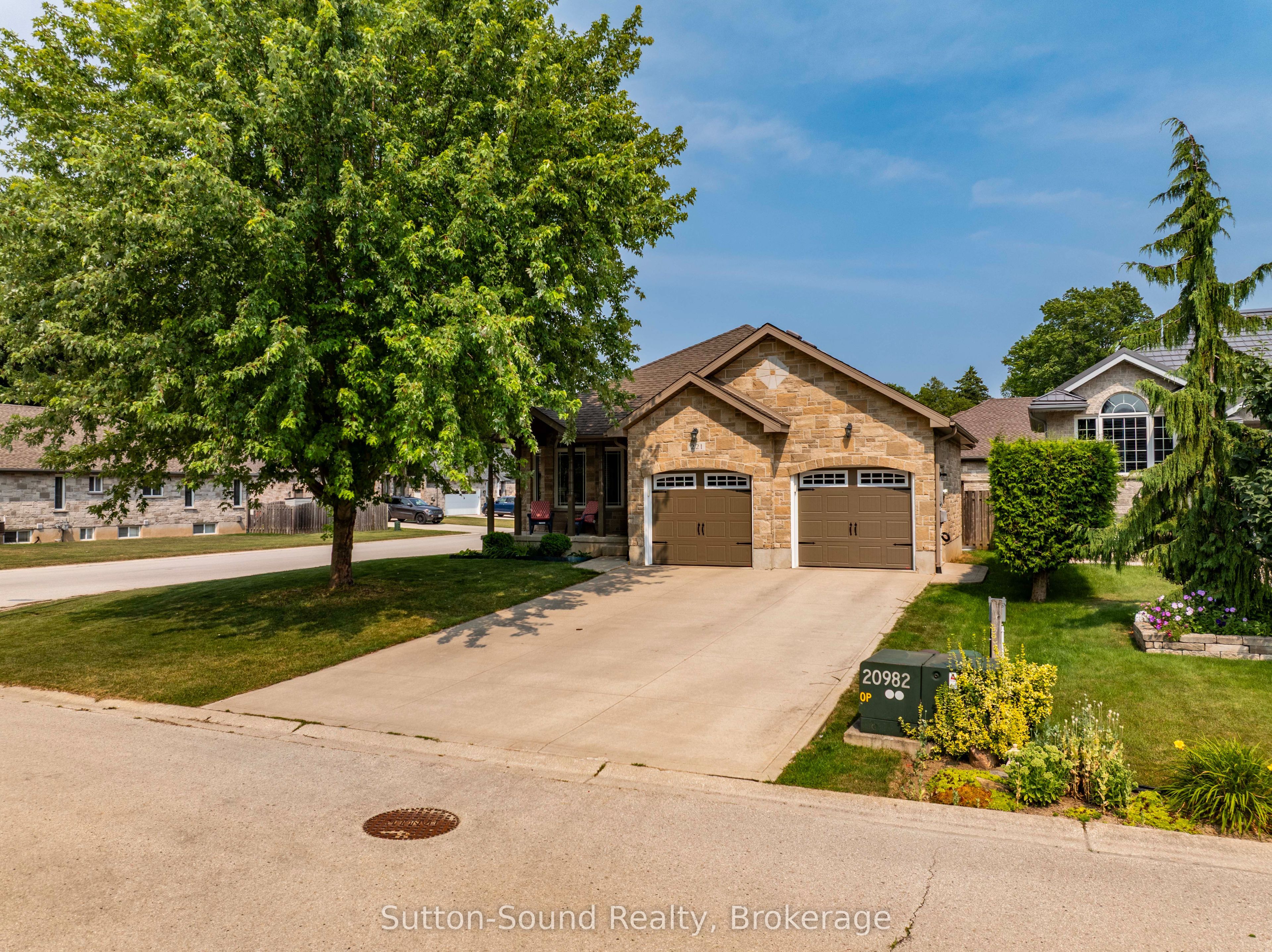 221 2nd Avenue W, Owen Sound, ON N4K 0A6