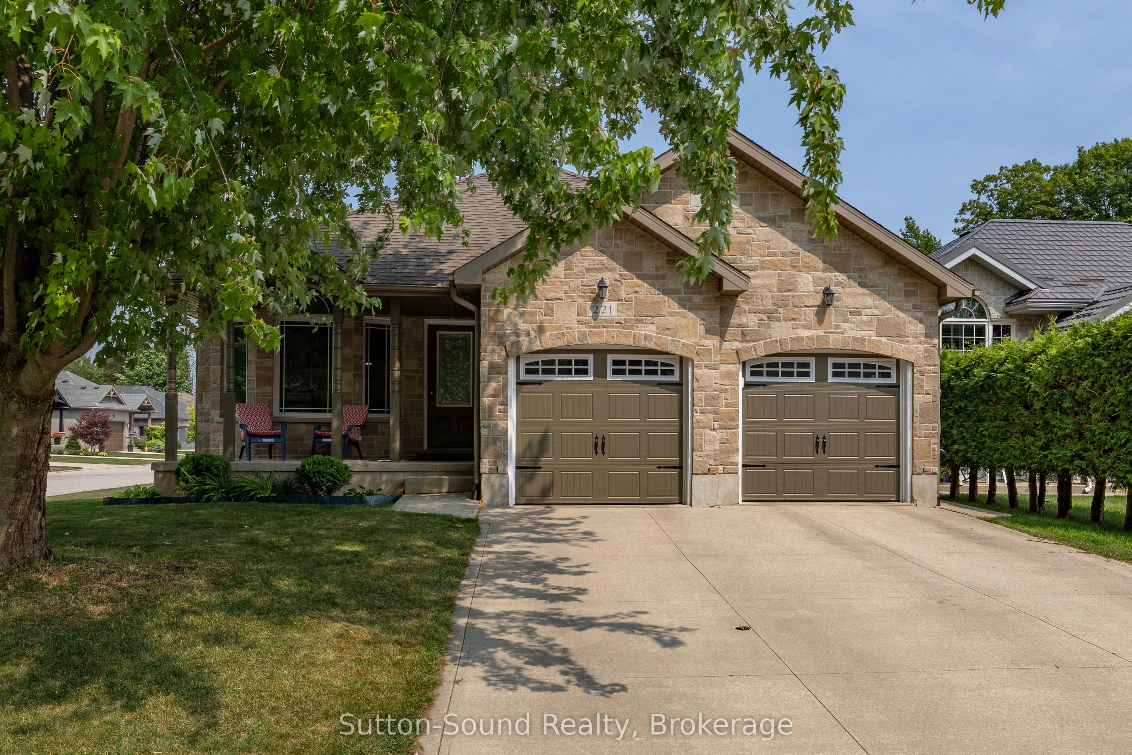 221 2nd Avenue W, Owen Sound, ON N4K 0A6 photo 2