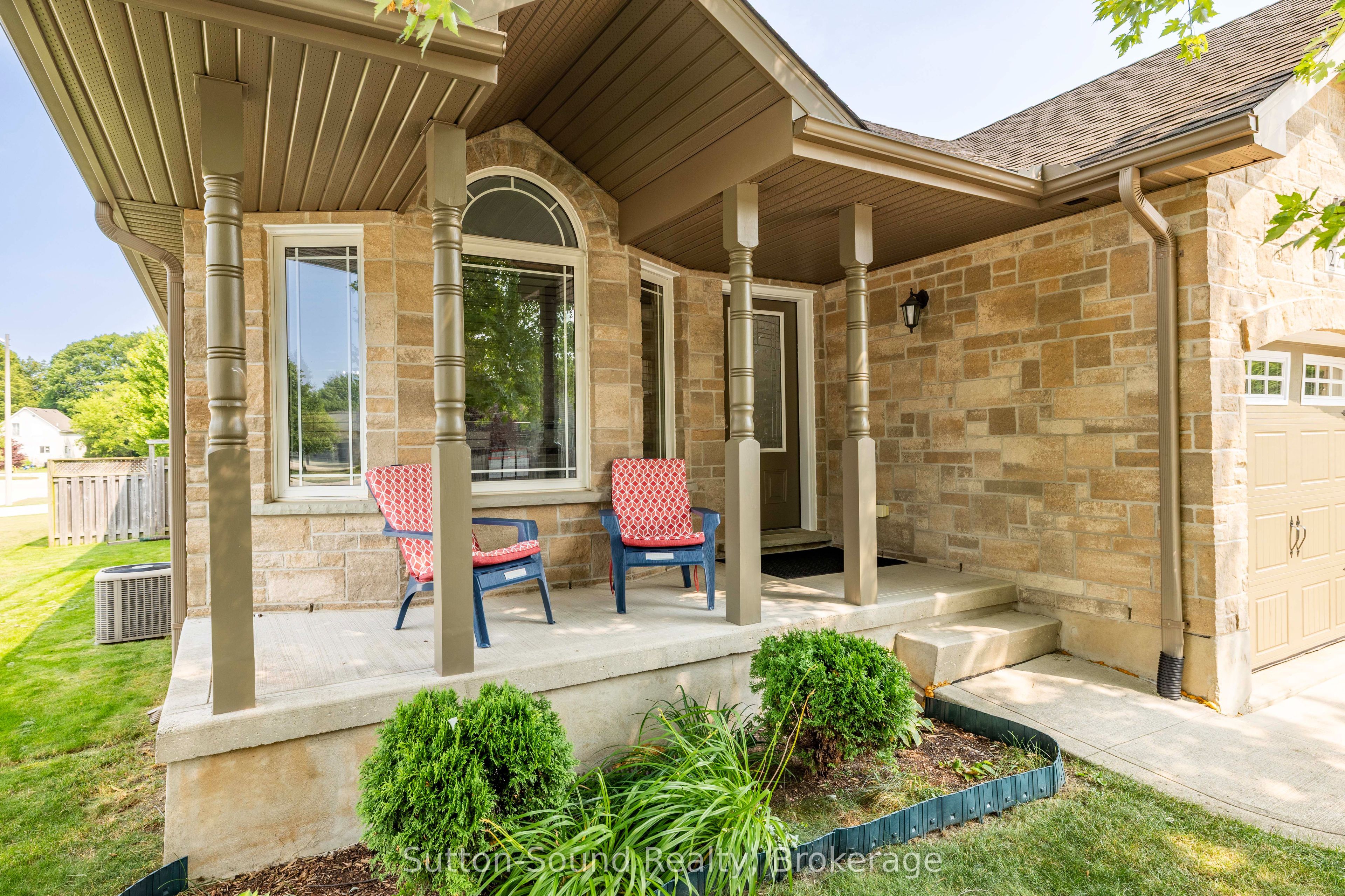 221 2nd Avenue W, Owen Sound, ON N4K 0A6 photo 3