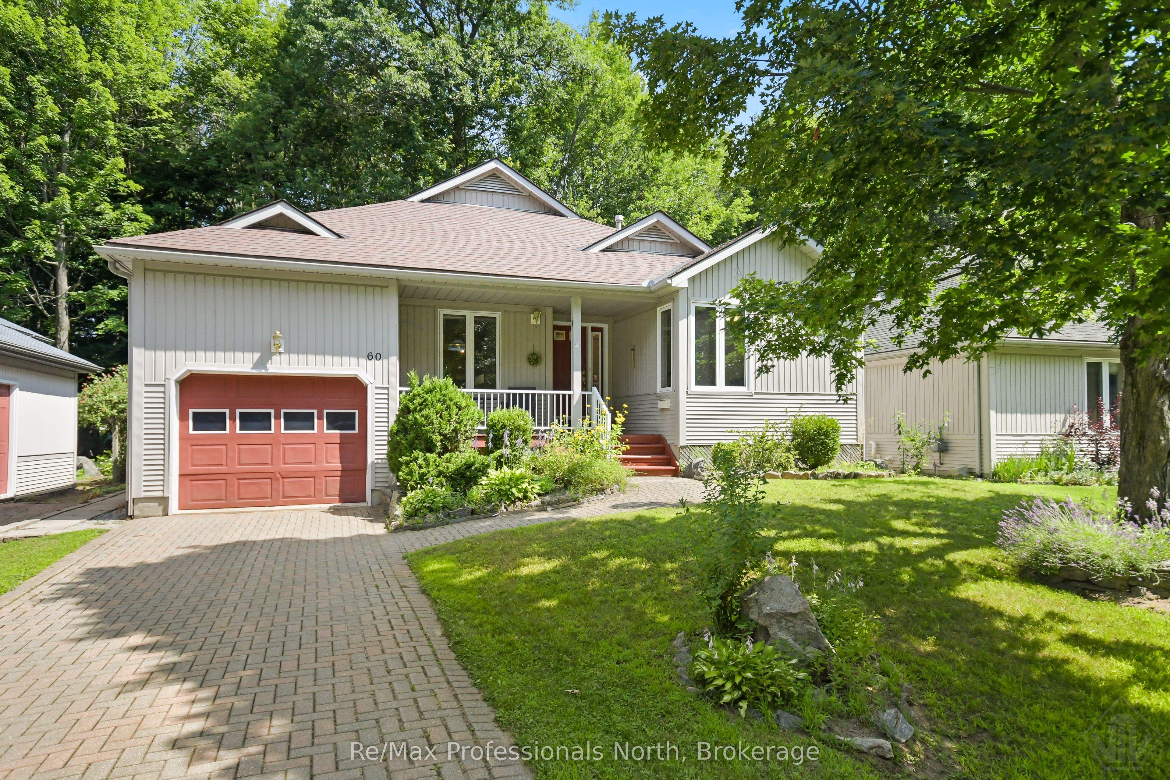 60 Pineridge Gate, Gravenhurst, ON P1P 1Y4