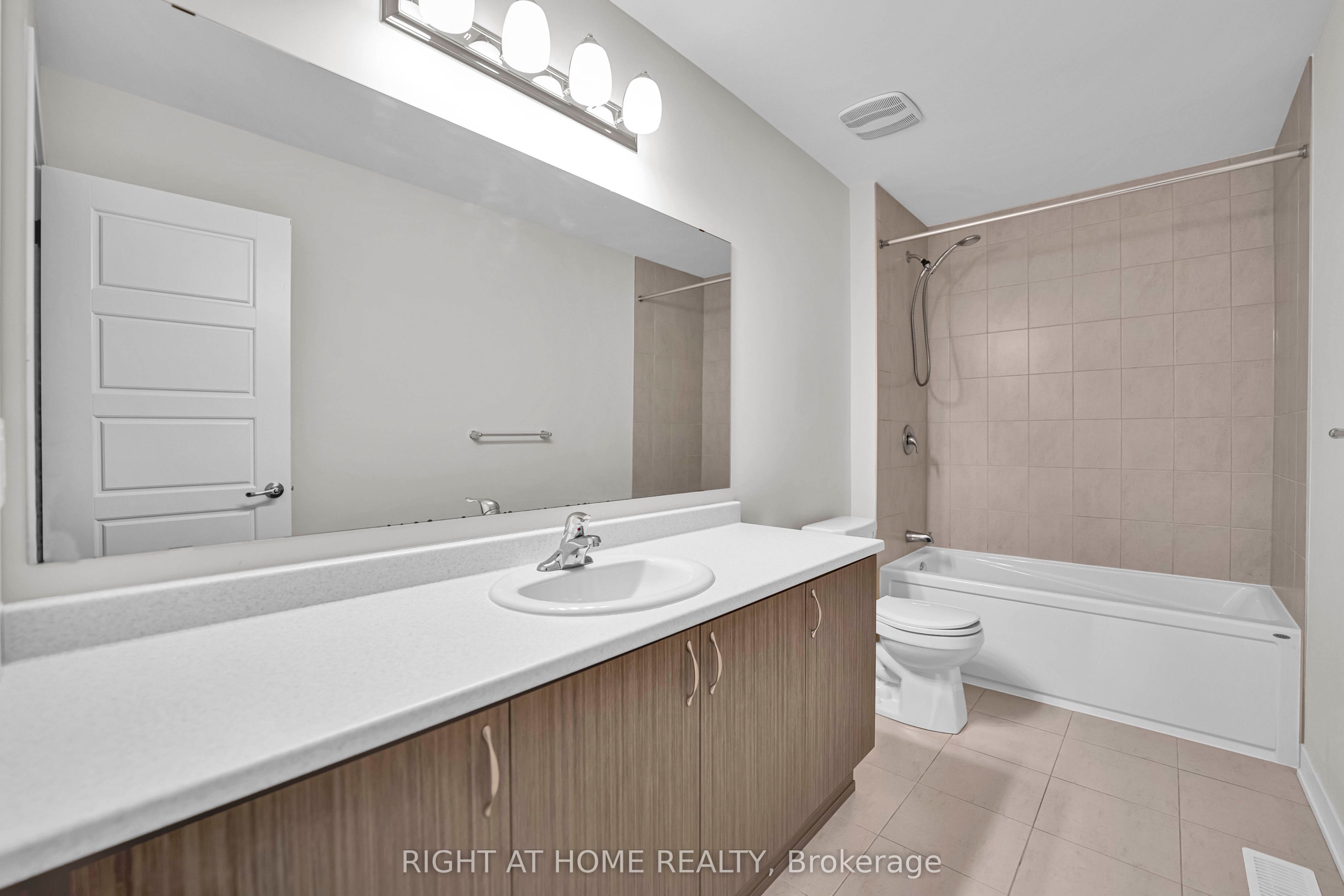 57 PLACETTE STITCH Mews, Stittsville - Munster - Richmond, ON K0A 2Z0 photo 3