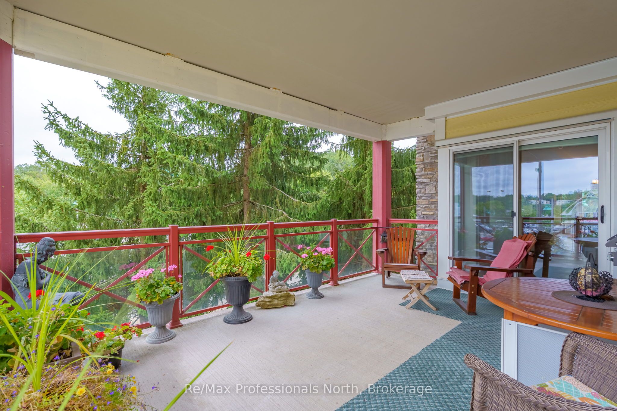 110 Steamship Bay Road 207, Gravenhurst, ON P1P 1Z9 photo 3