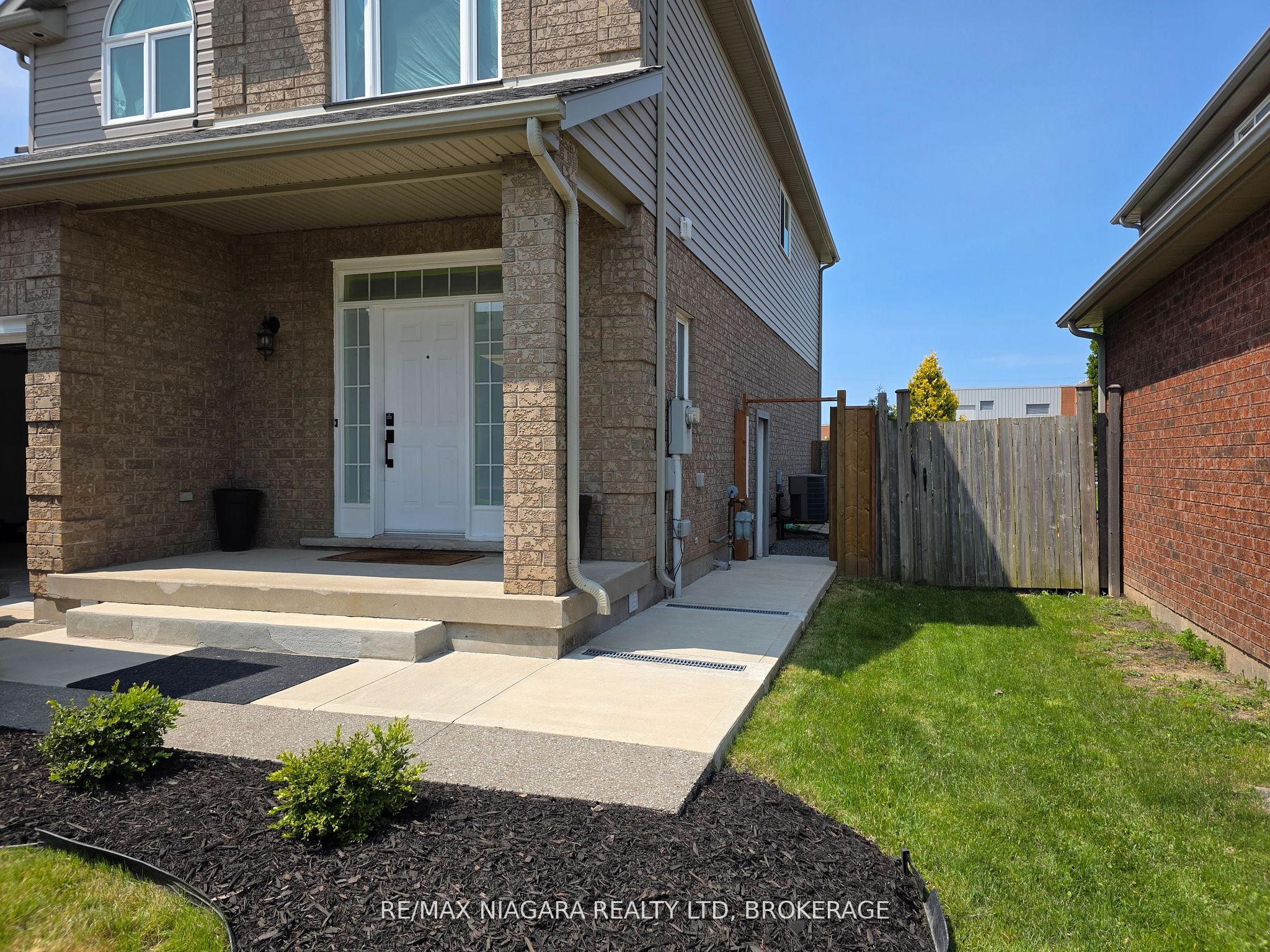 8383 Heikoop Crescent Lower Level, Niagara Falls, ON L2H 3J7 photo 2