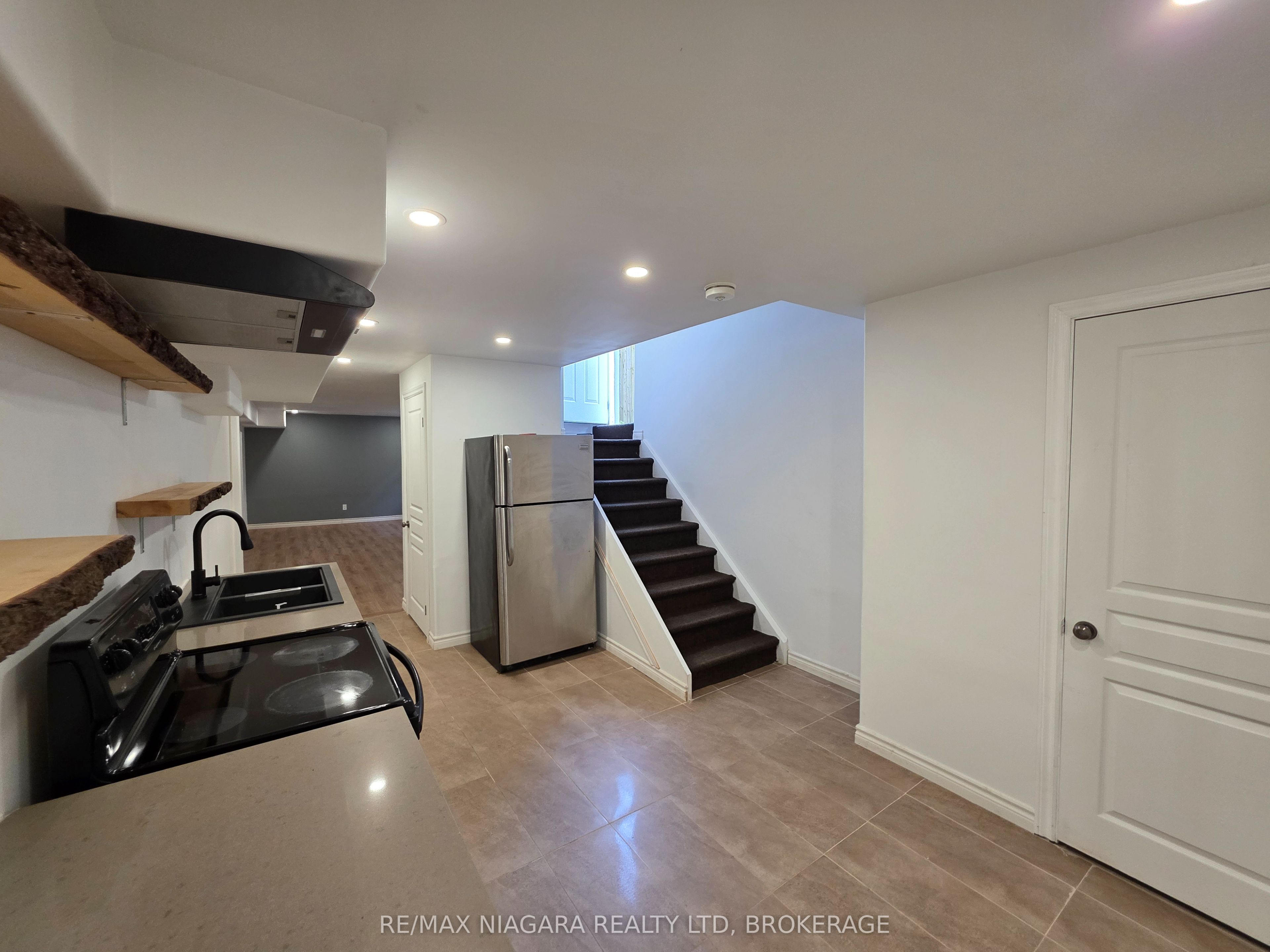 8383 Heikoop Crescent Lower Level, Niagara Falls, ON L2H 3J7 photo 4