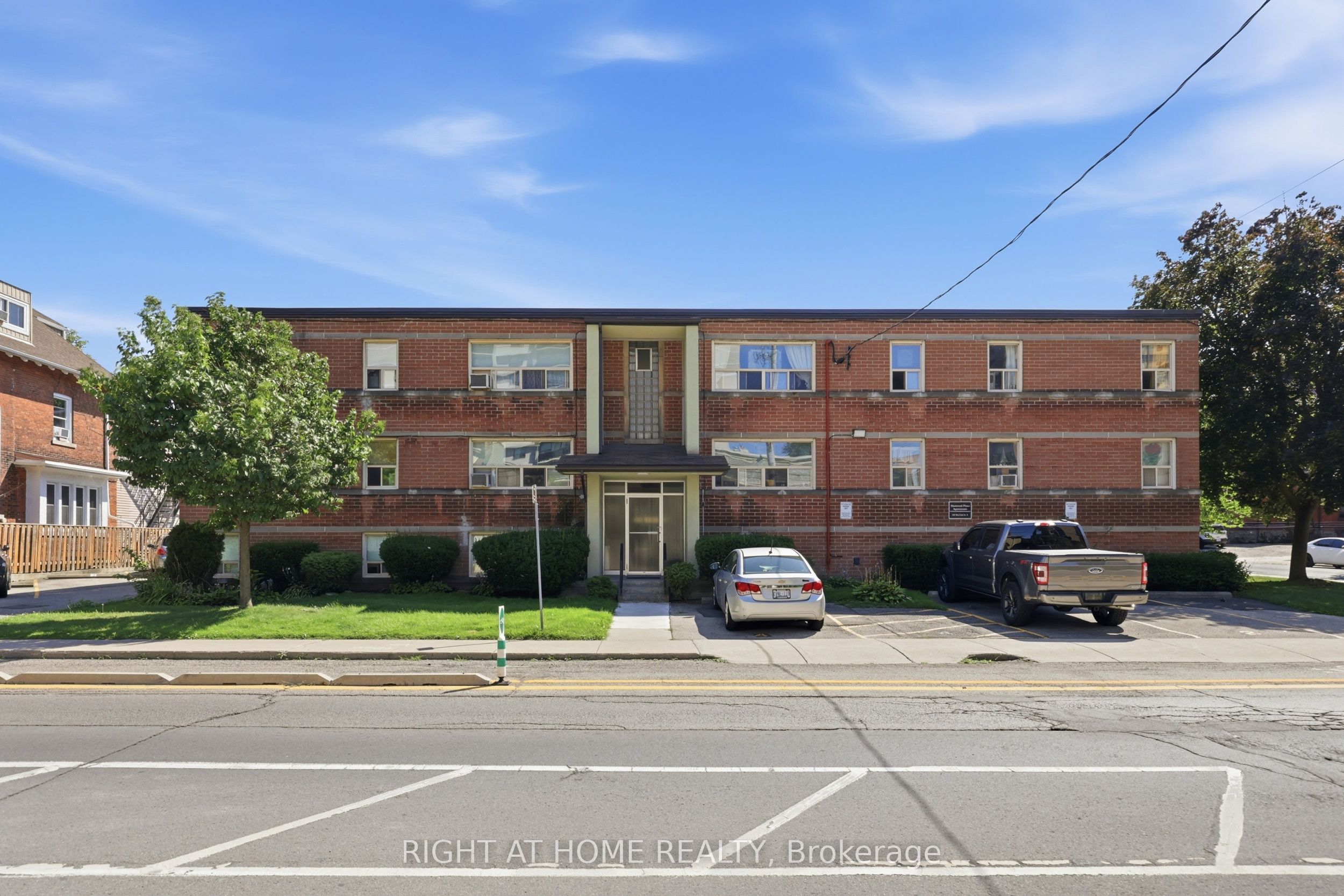 223 MacNab Street S 11, Hamilton, ON L8P 3C9 photo 3