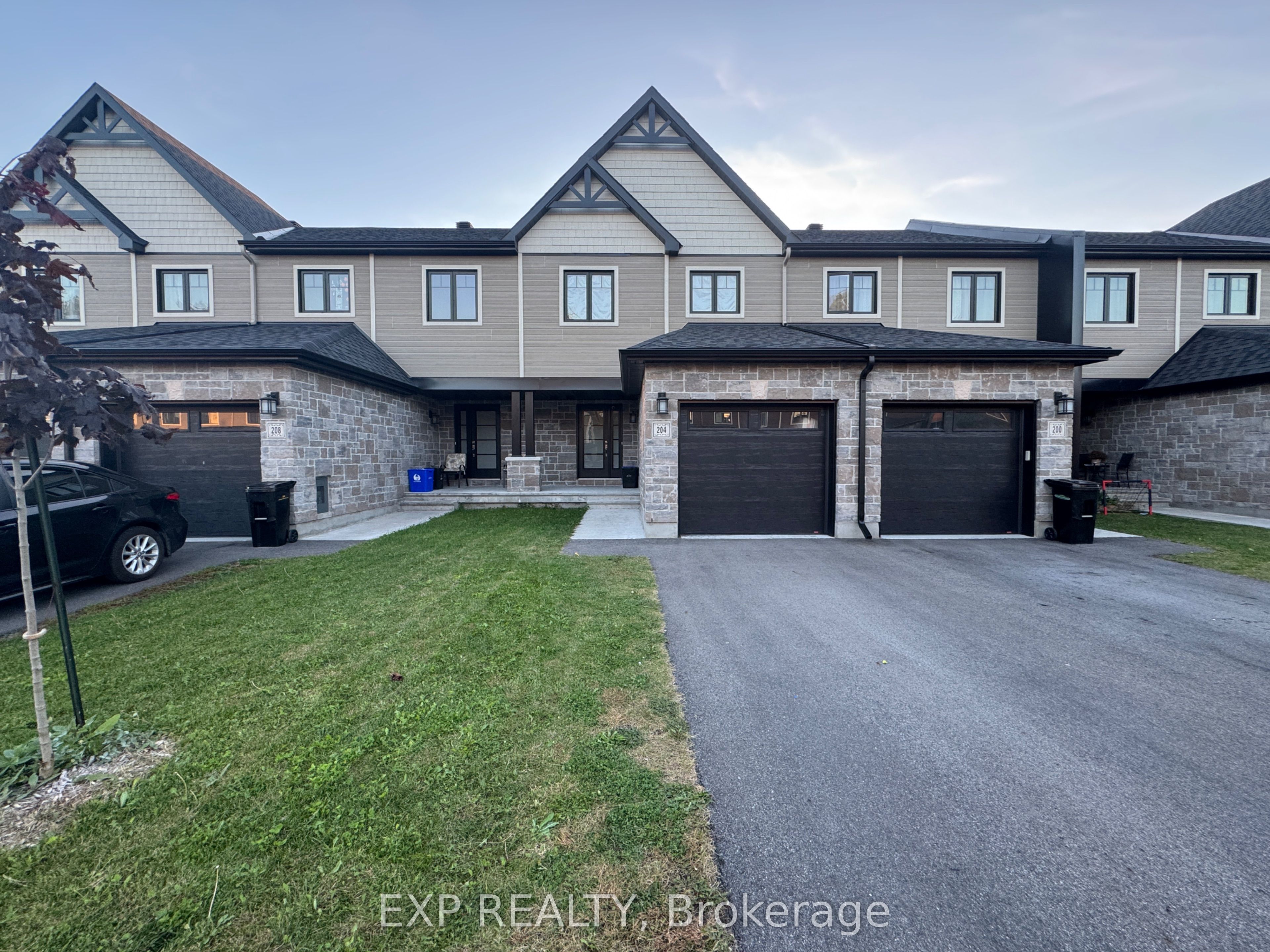 208 Dion Avenue, Clarence-Rockland, ON K4K 0M3 photo 2
