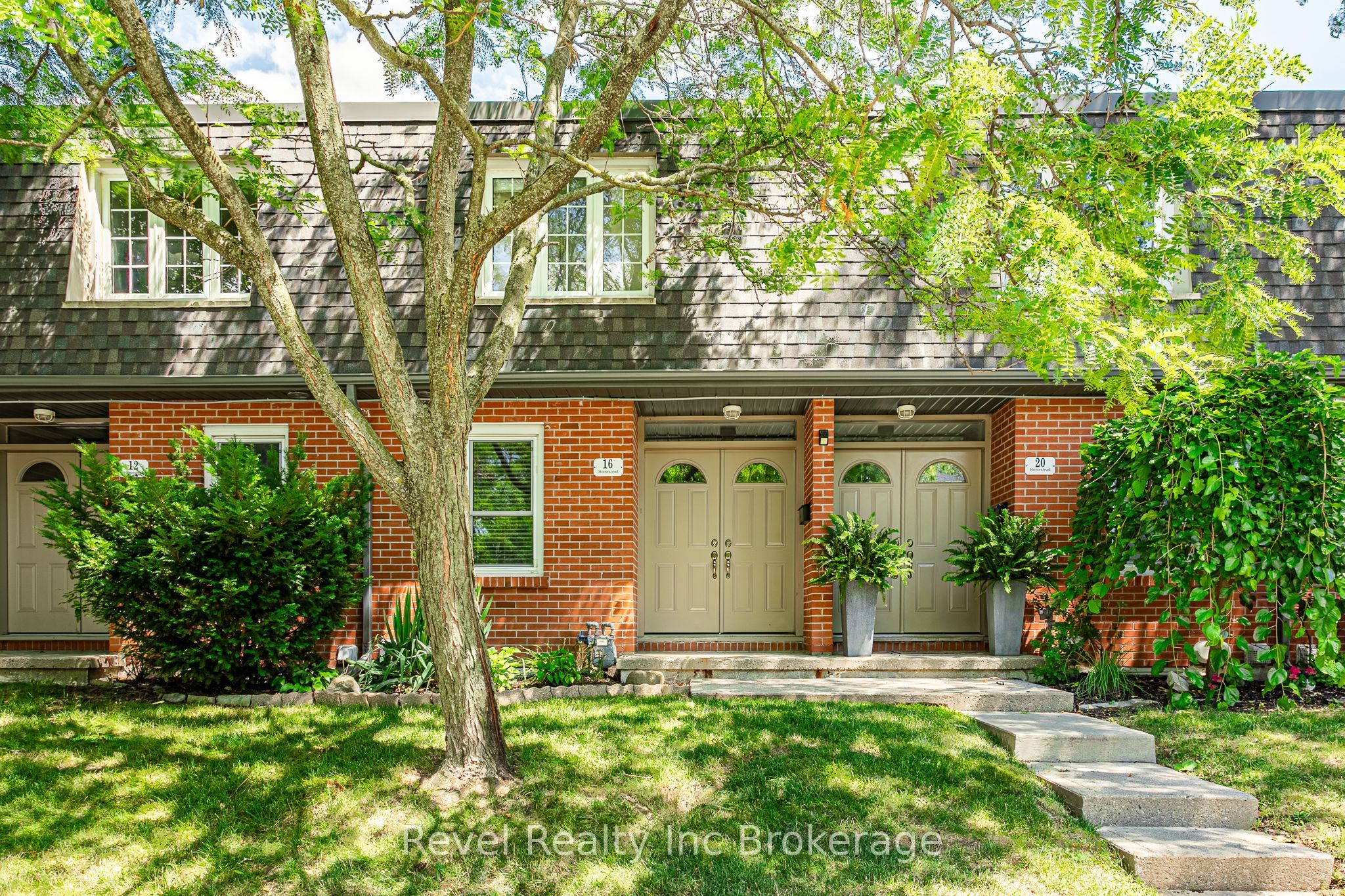 16 Homestead Crescent, London North, ON N6G 2E4