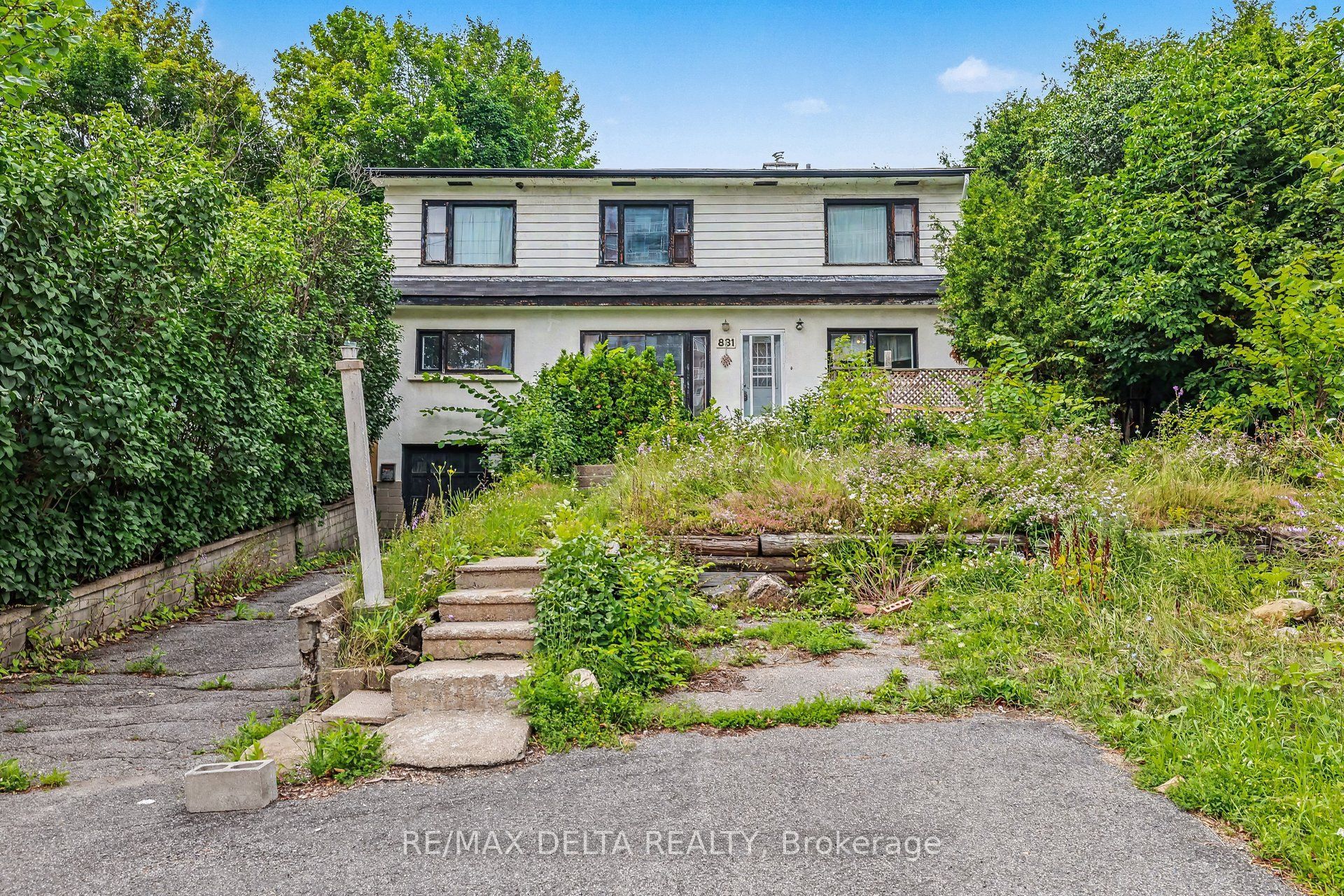 831 Montreal Road, Manor Park - Cardinal Glen and Area, ON K1K 0S9 photo 2