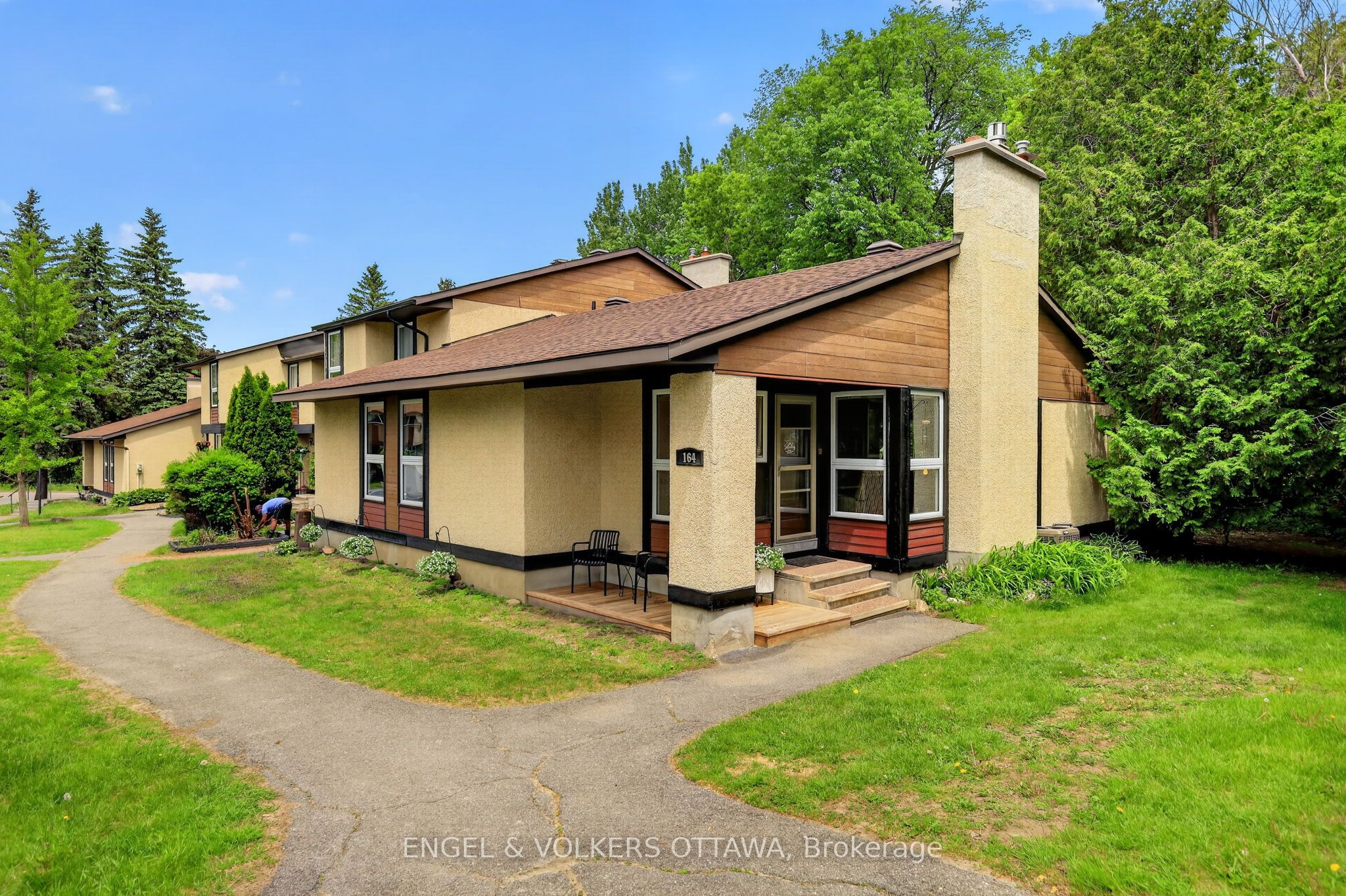 164 McClintock Way 6, Kanata, ON K2L 2A4