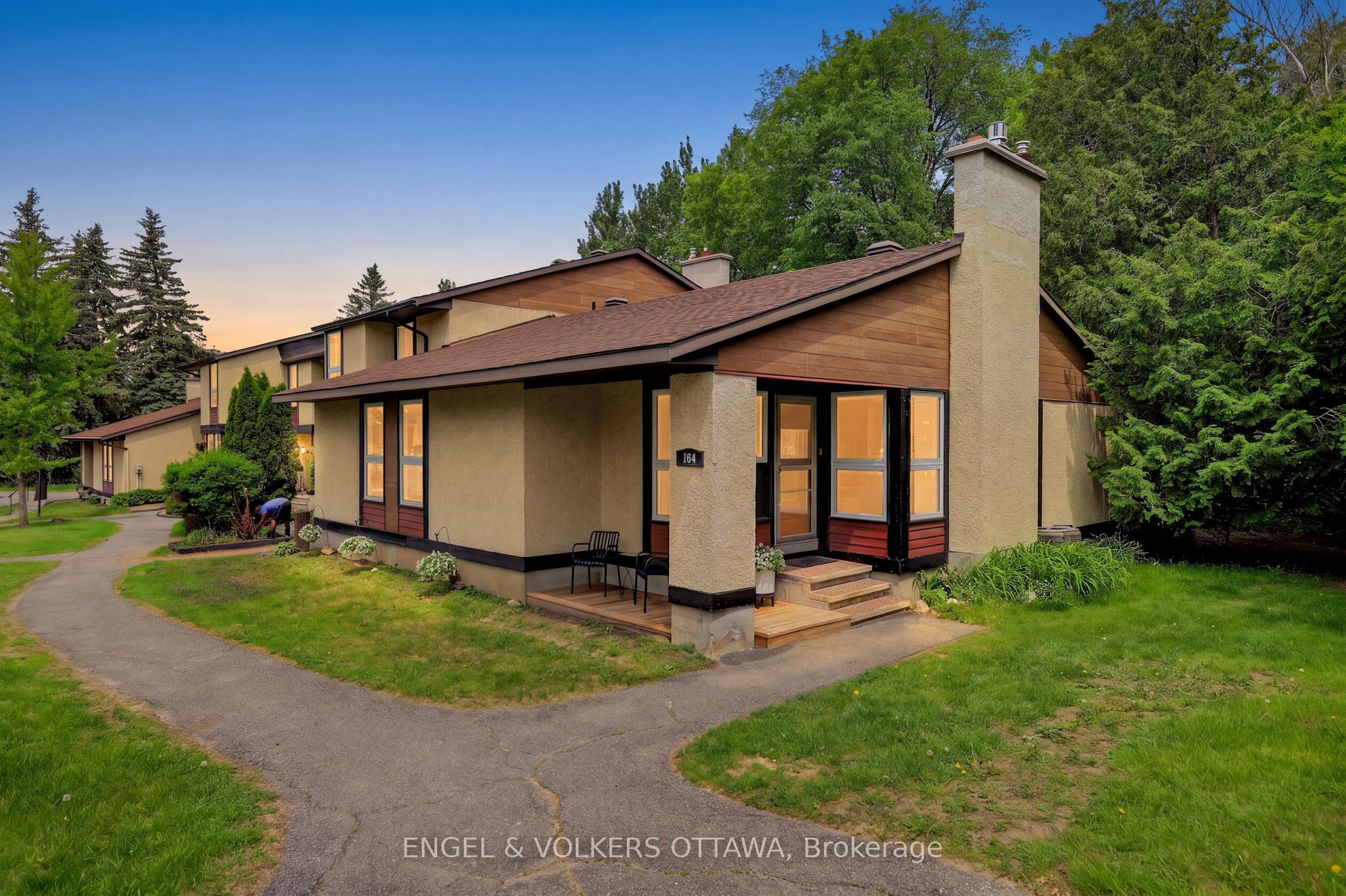164 McClintock Way 6, Kanata, ON K2L 2A4 photo 2