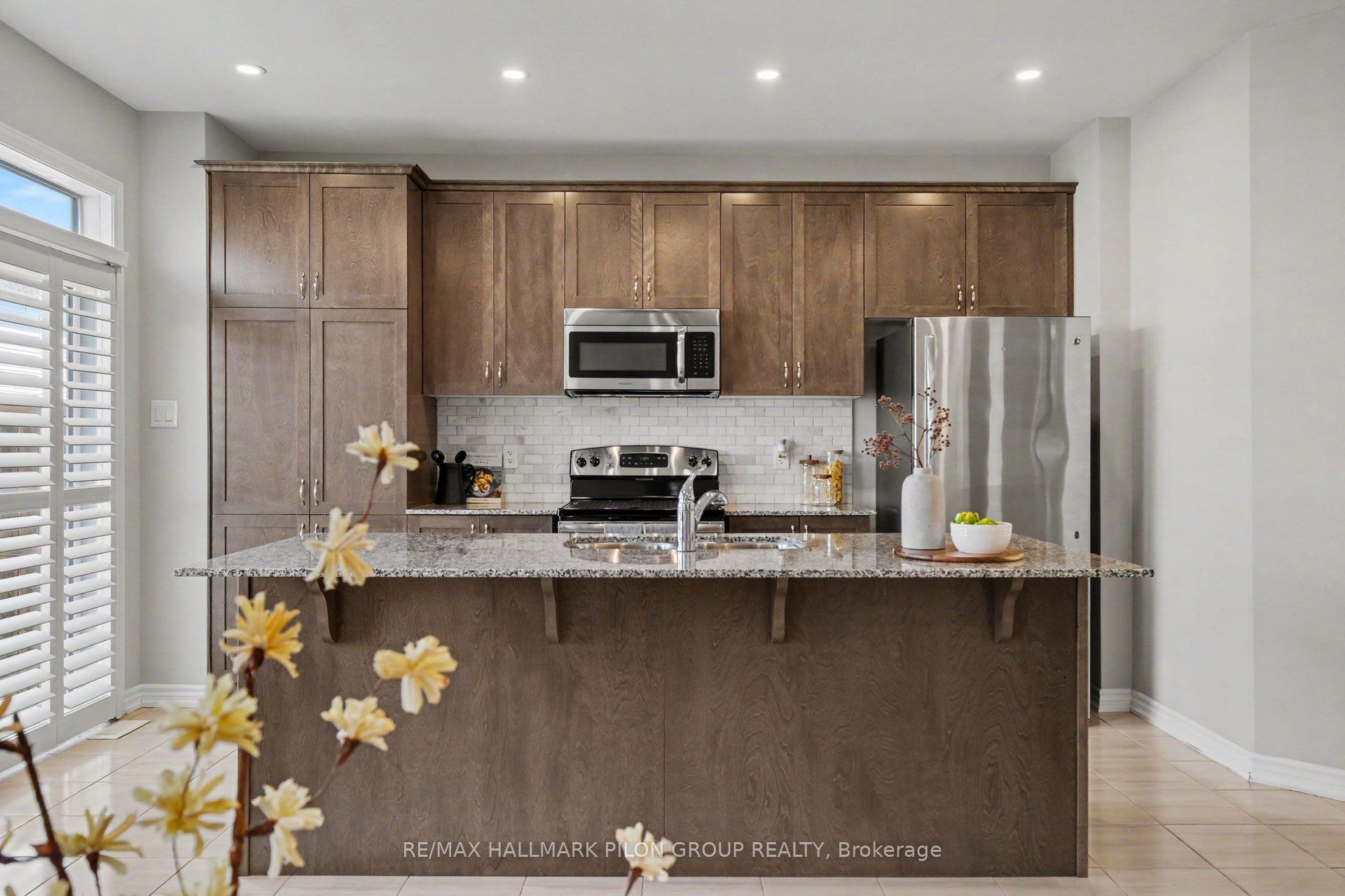 124 Mandalay Street, Orleans - Cumberland and Area, ON K4A 1A6 photo 3