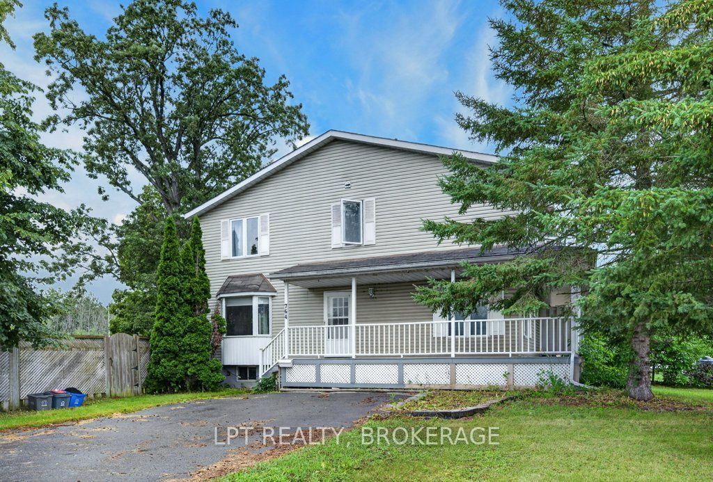 764 Roosevelt Drive, Kingston, ON K7M 8V3 photo 2
