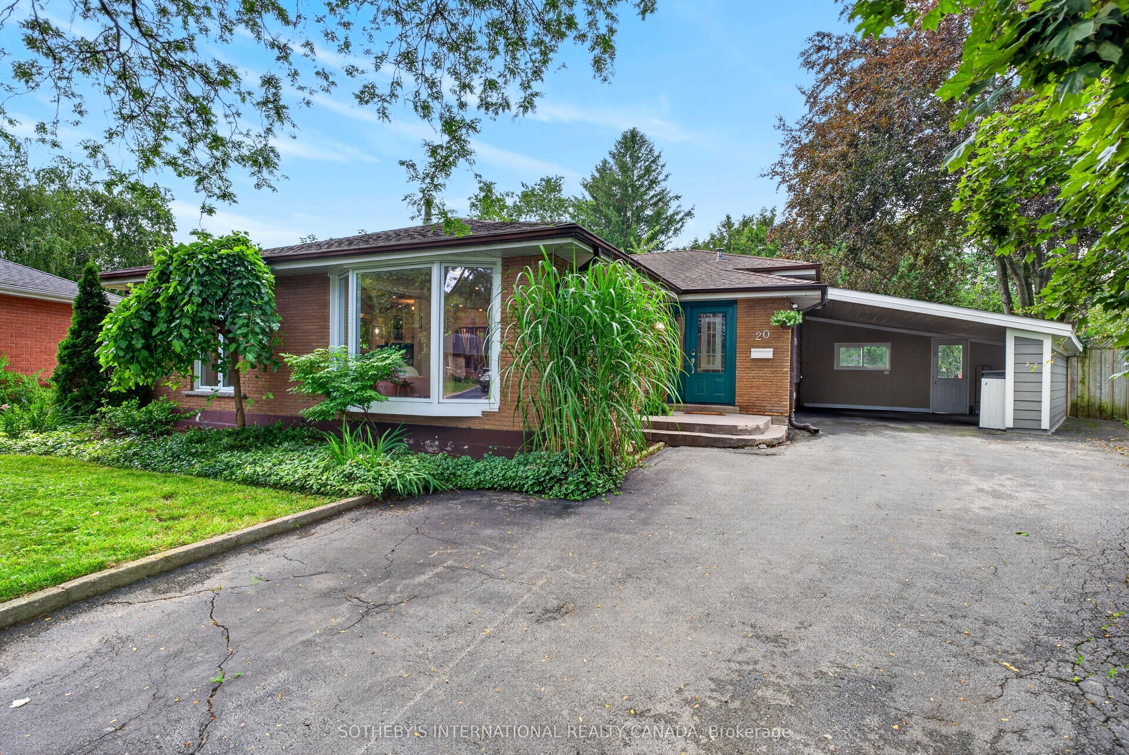 20 Monarch Court, Hamilton, ON L9H 3W1