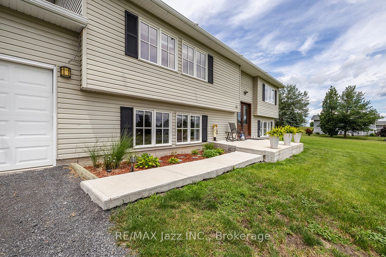 23 Bayview Drive, Greater Napanee, ON K7R 3K8 photo 4