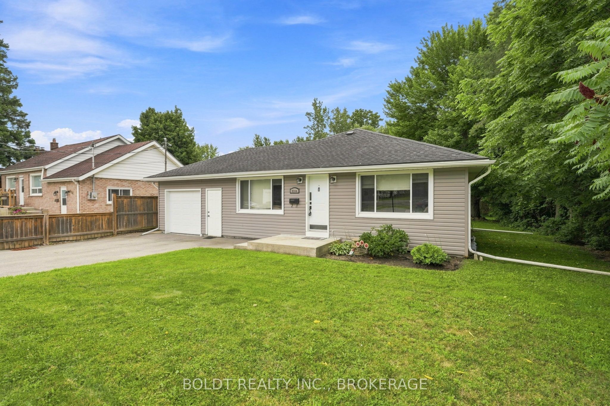8166 Thorold Stone Road, Niagara Falls, ON L2H 1A6 photo 3