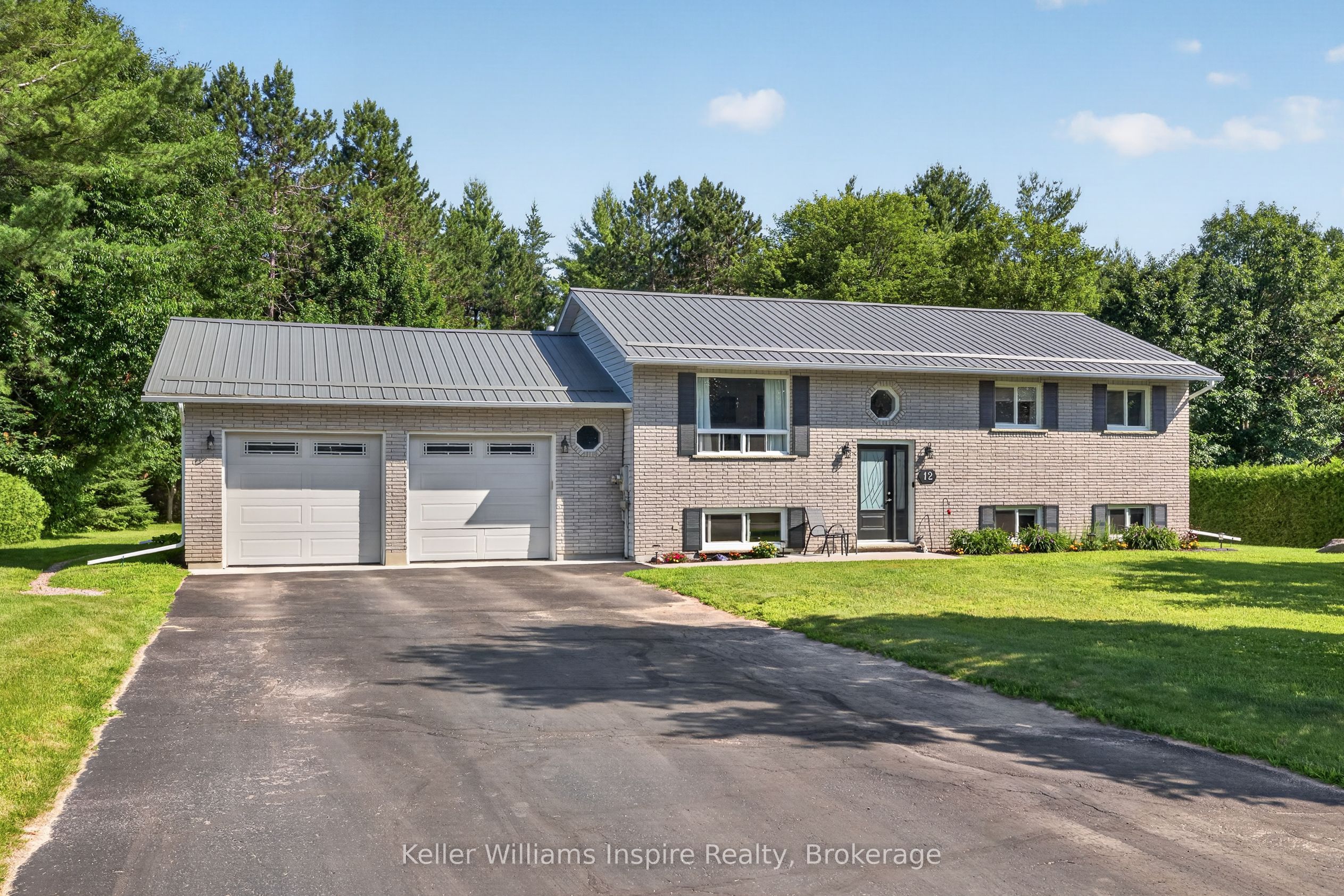 12 Jamie Crescent, Petawawa, ON K8H 3N2