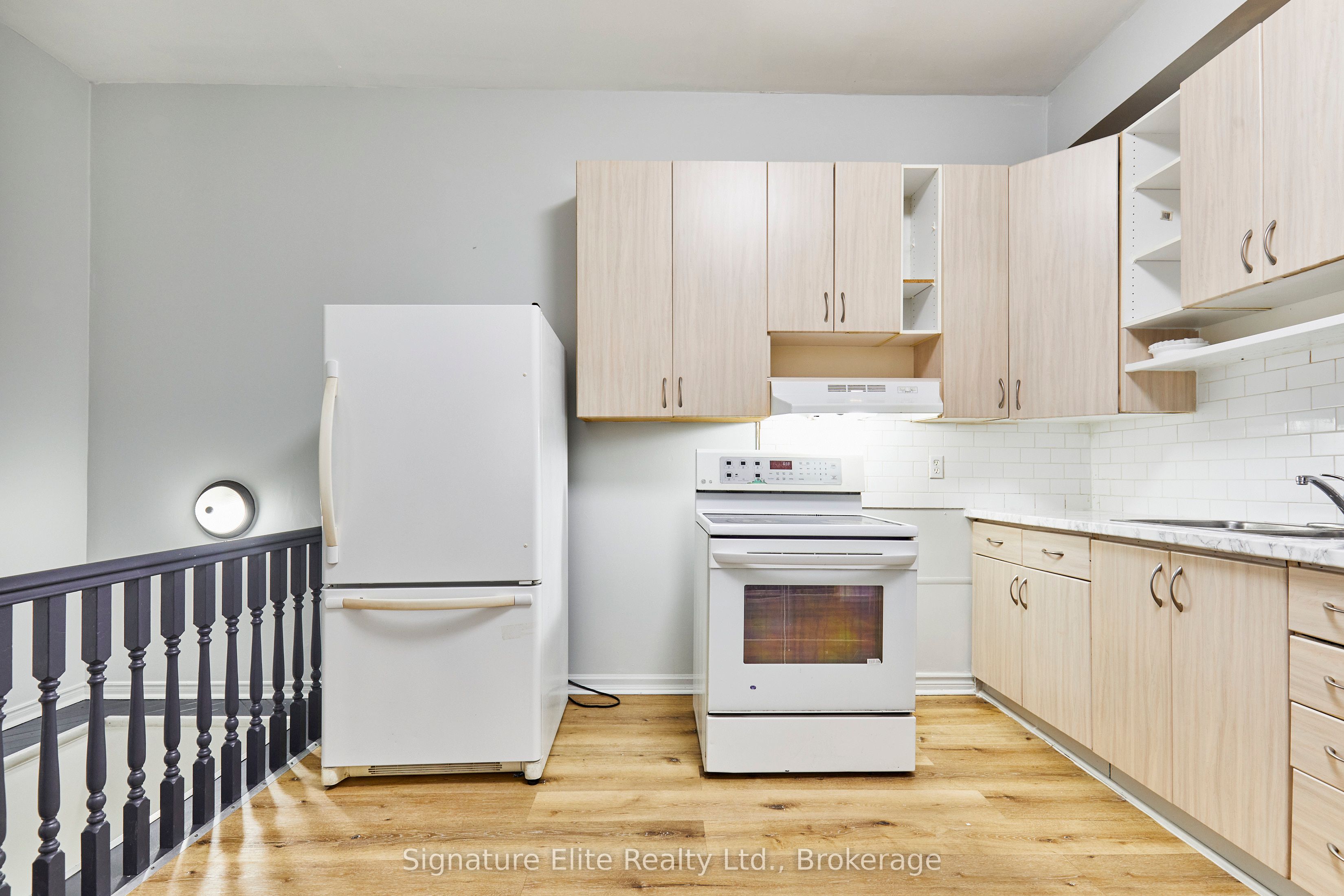 363 Barton Street E 3, Hamilton, ON L8L 2X8 photo 2