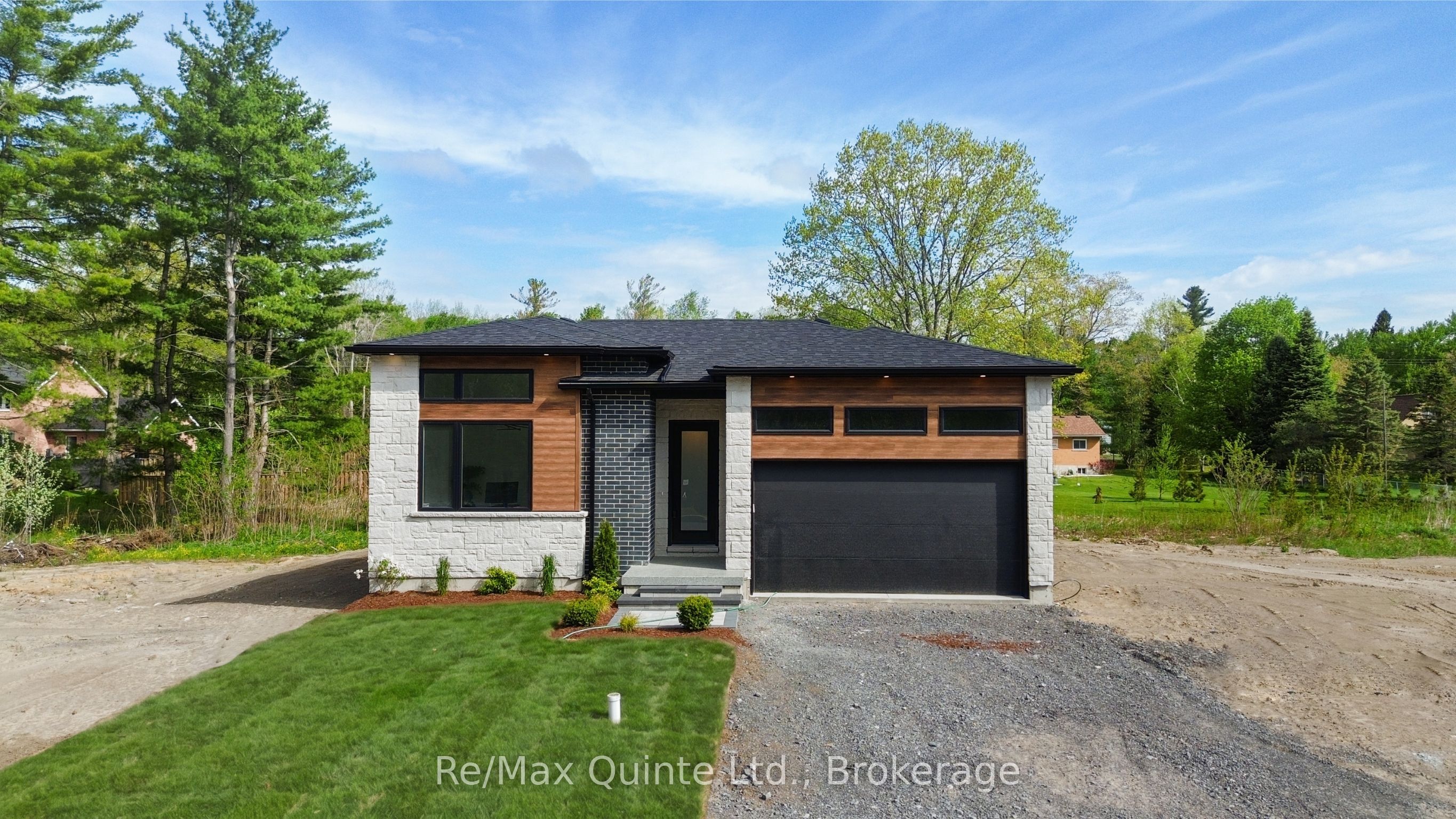 27 Exeter Court, Quinte West, ON K8V 5P4 photo 3