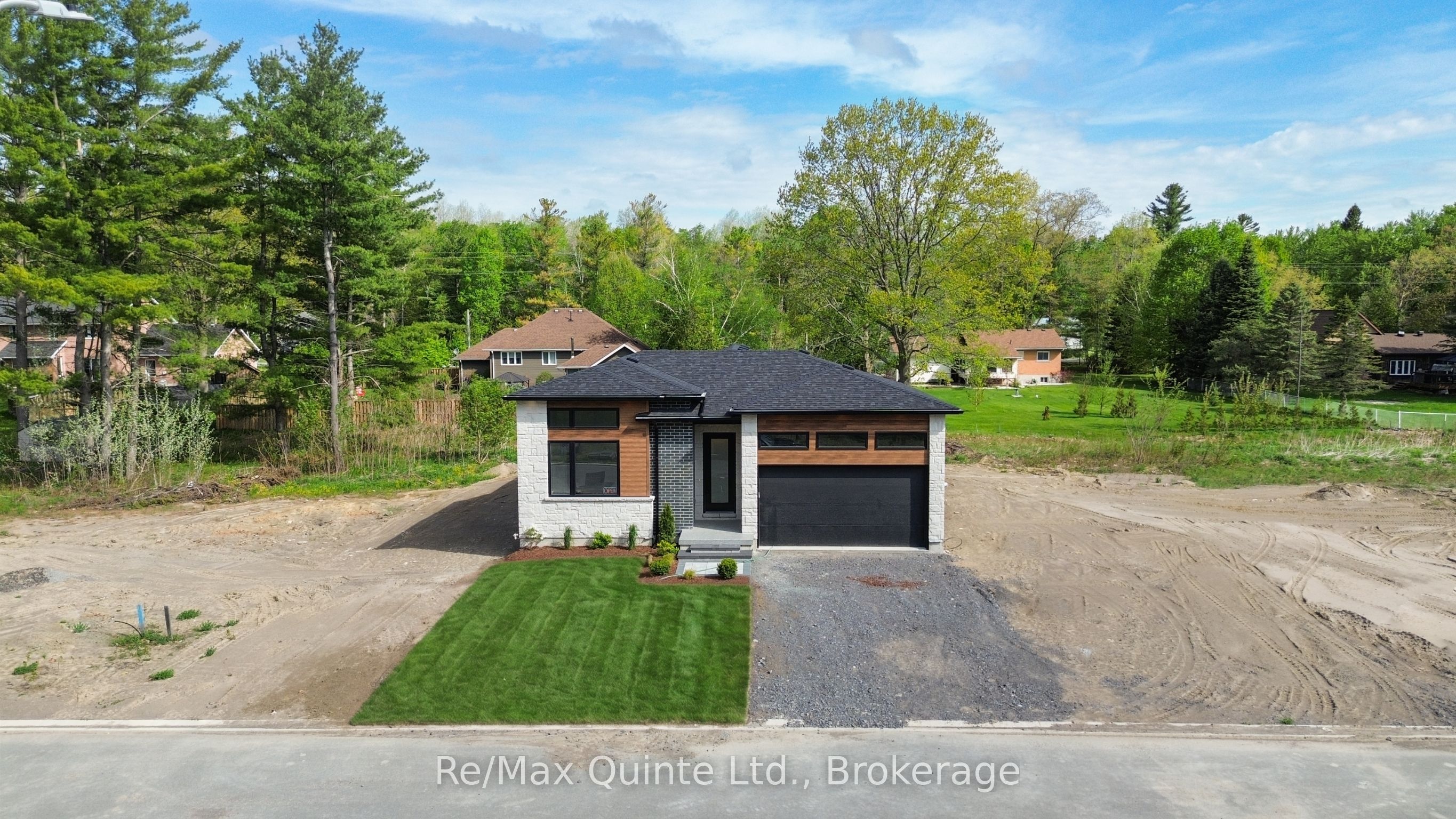 27 Exeter Court, Quinte West, ON K8V 5P4 photo 4