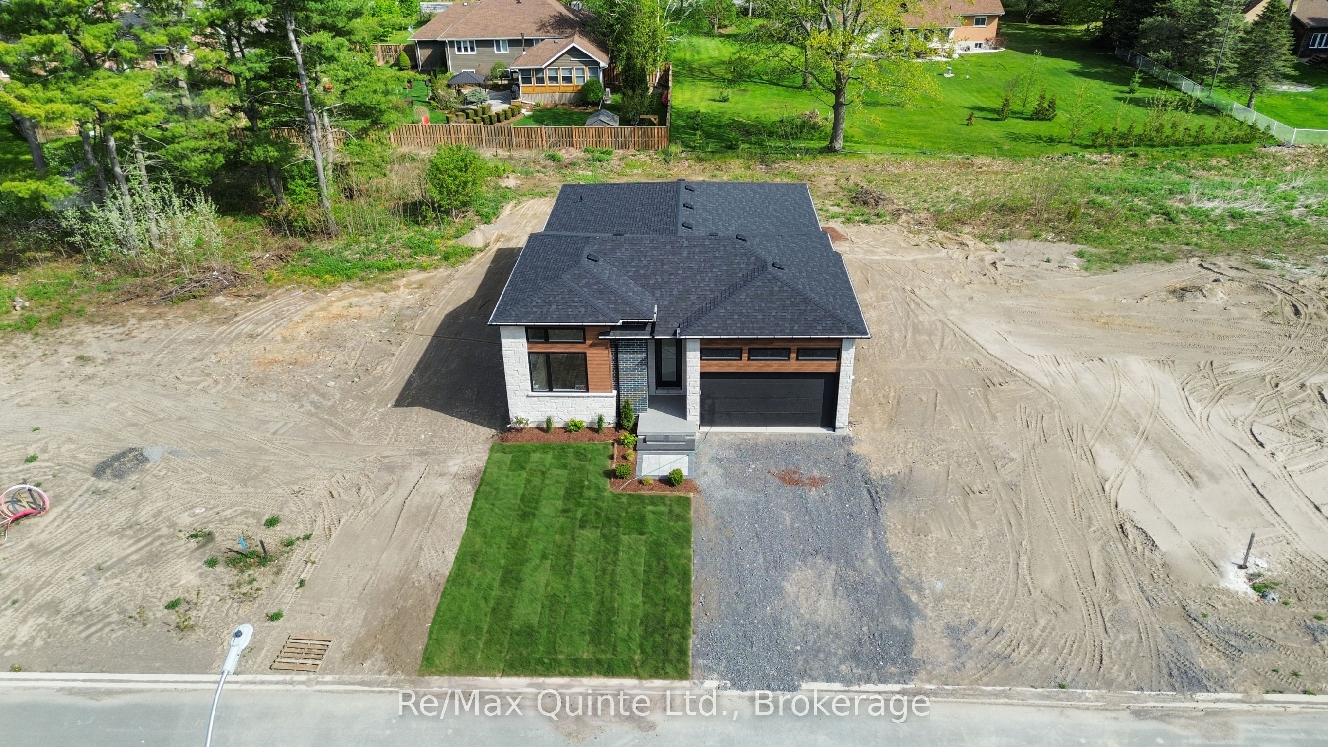 27 Exeter Court, Quinte West, ON K8V 5P4 photo 5