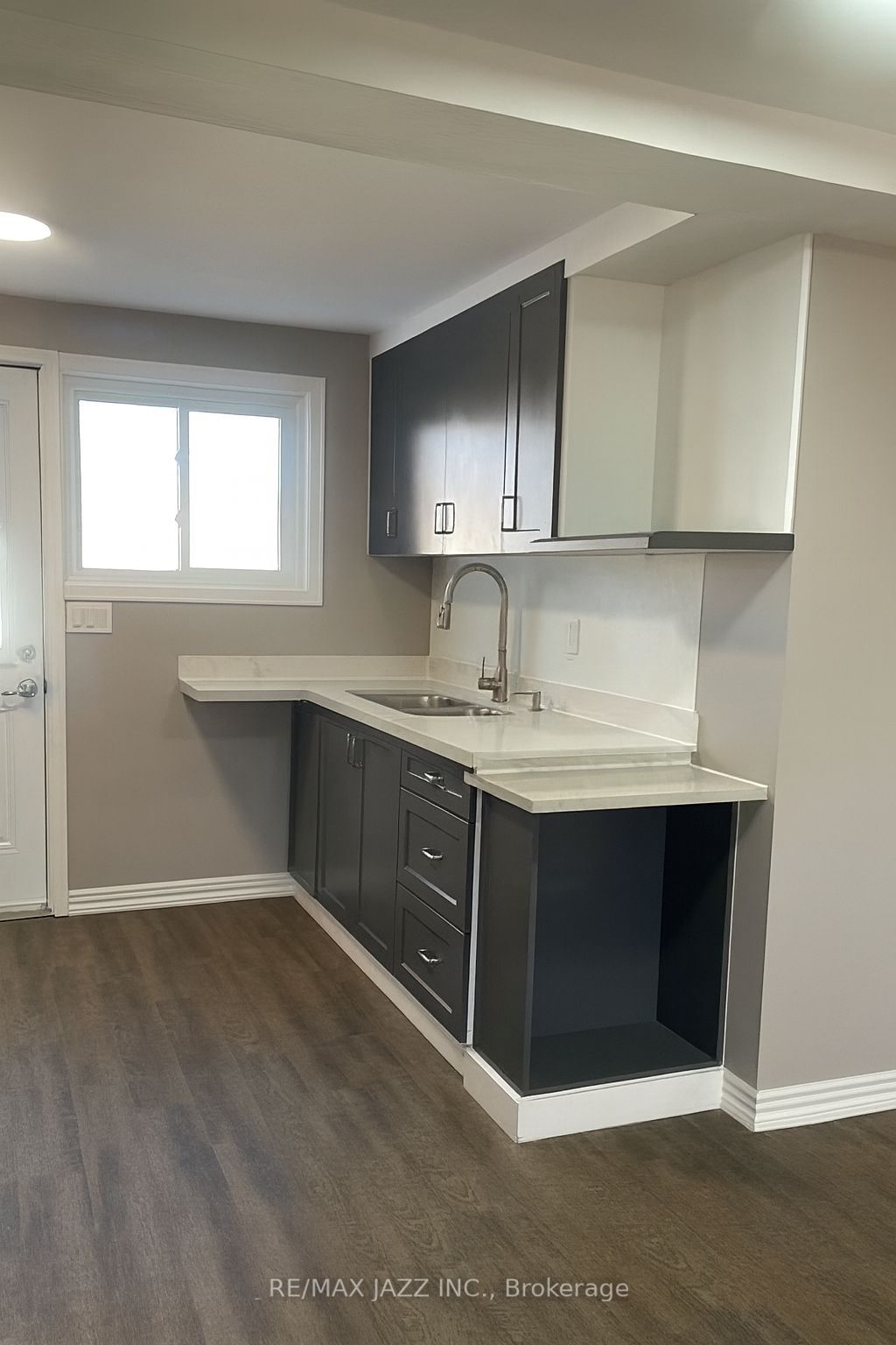 37-43 Leonard Avenue, Quinte West, ON K8V 2R3 photo 4