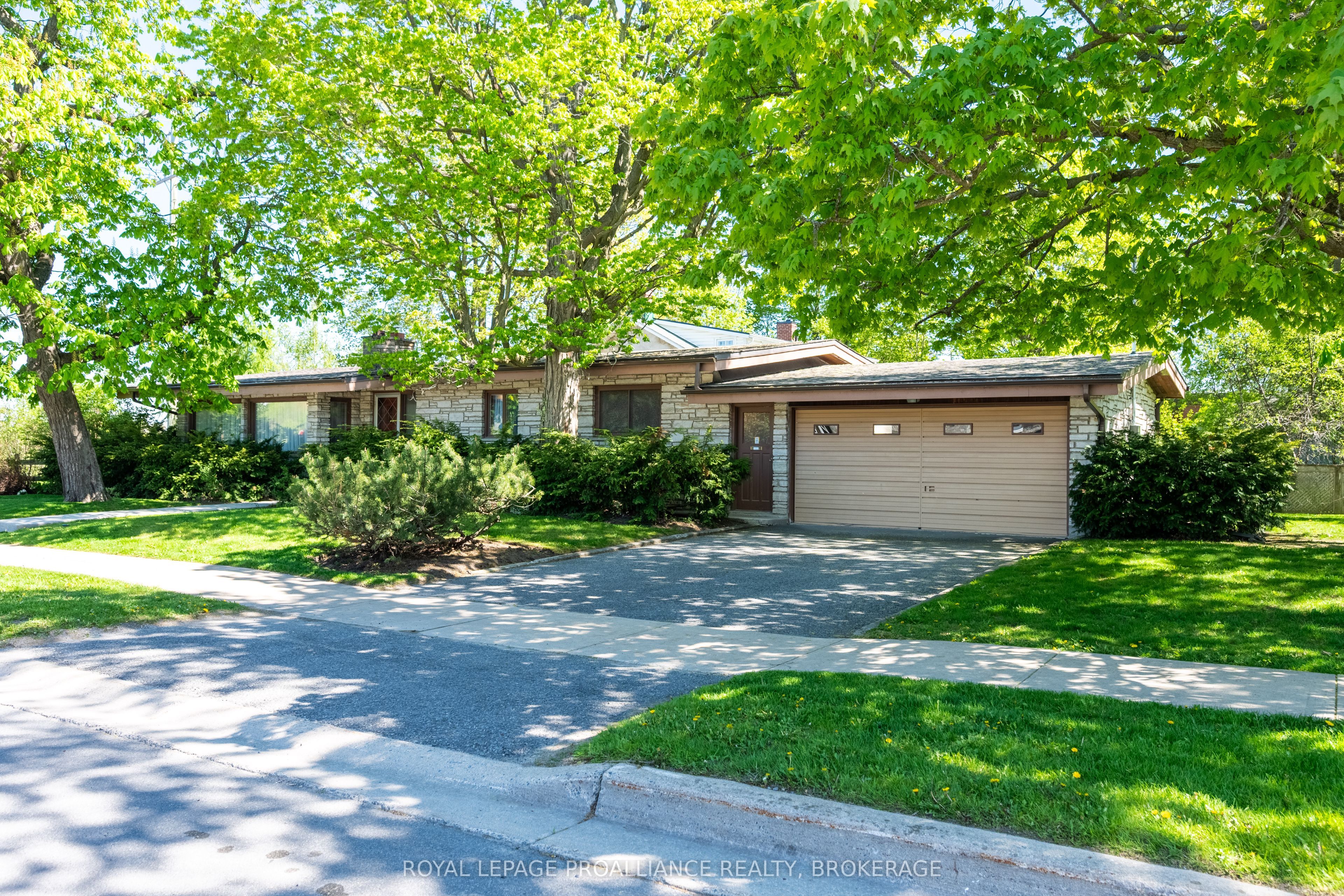 2 Churchill Street, Kingston, ON K7M 2K5 photo 3