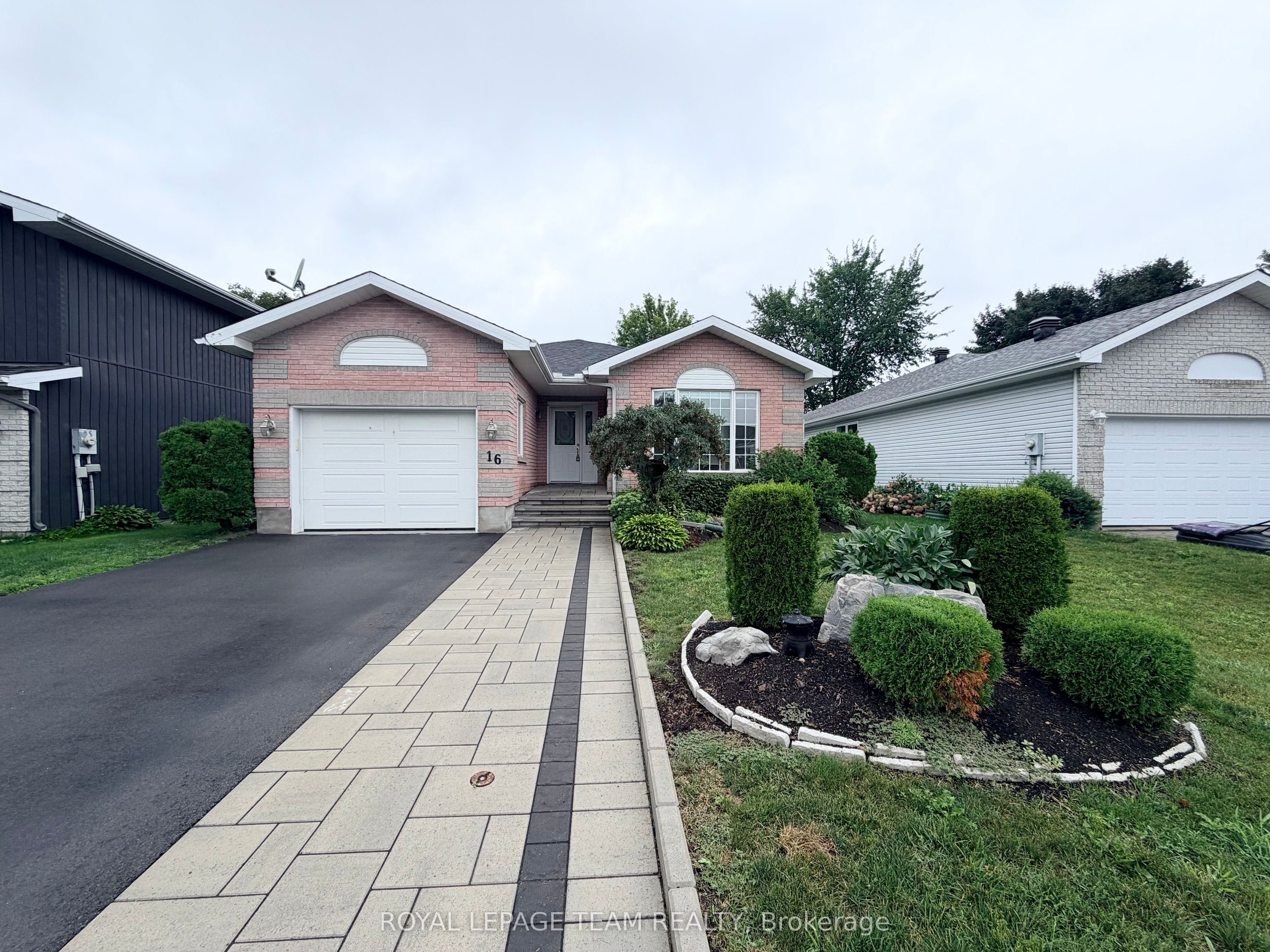 16 Fairview Crescent, Arnprior, ON K7S 3V7 photo 2