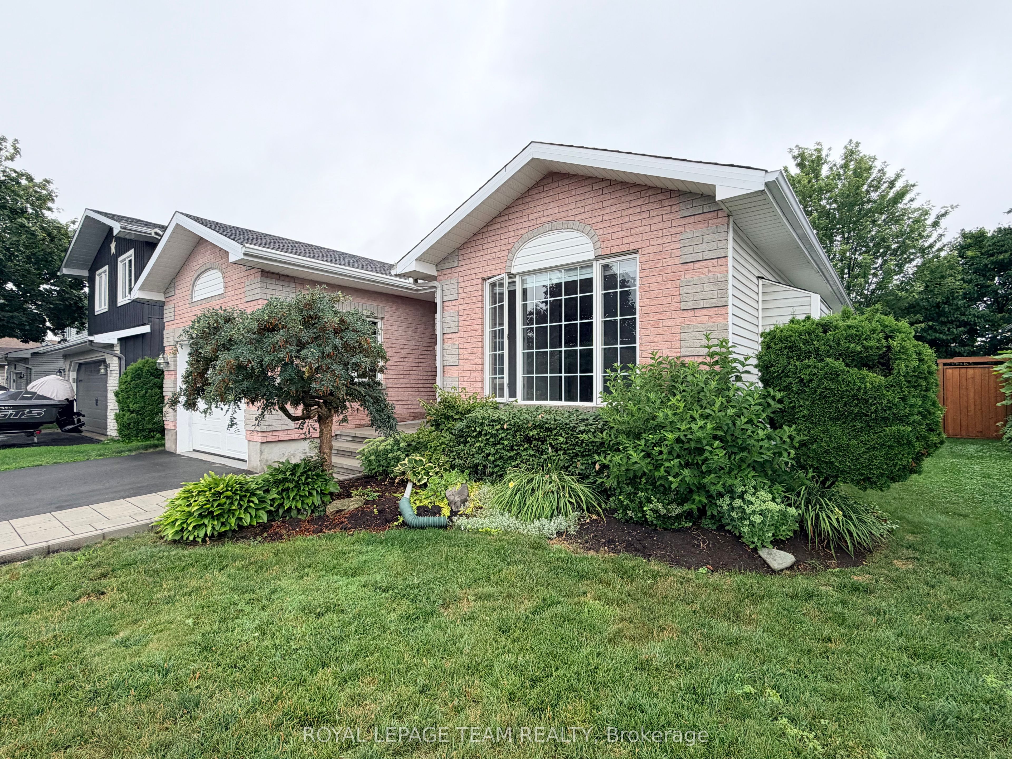 16 Fairview Crescent, Arnprior, ON K7S 3V7 photo 4