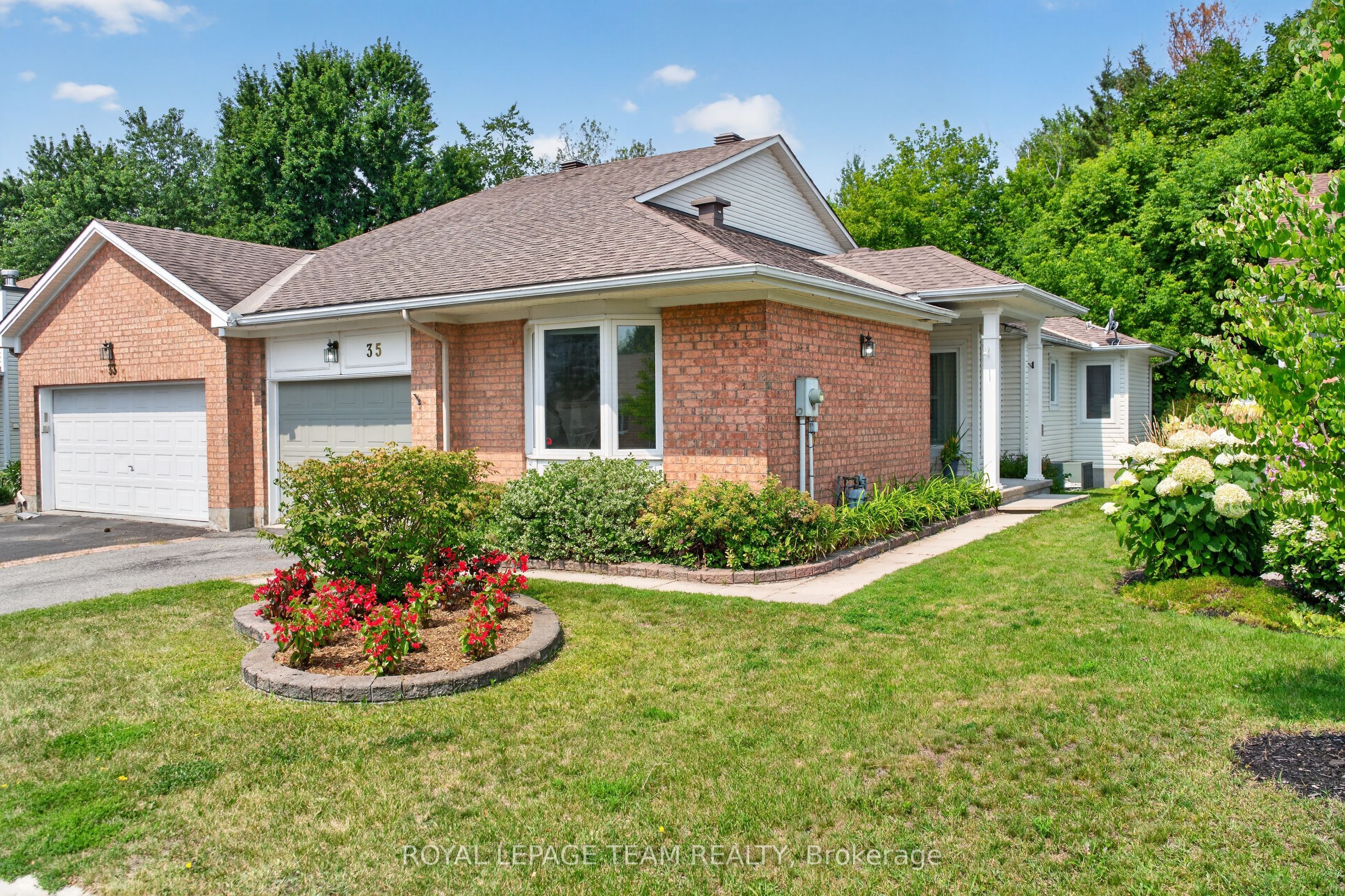 35 Billingham Crescent, Kanata, ON K2K 2T7 photo 2