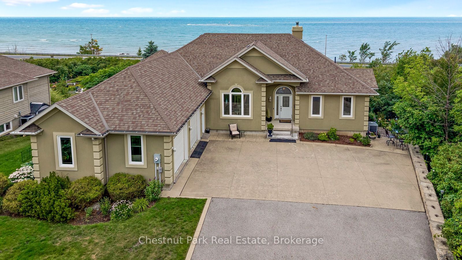 133 Lakeshore Road E, Blue Mountains, ON L9Y 0N1