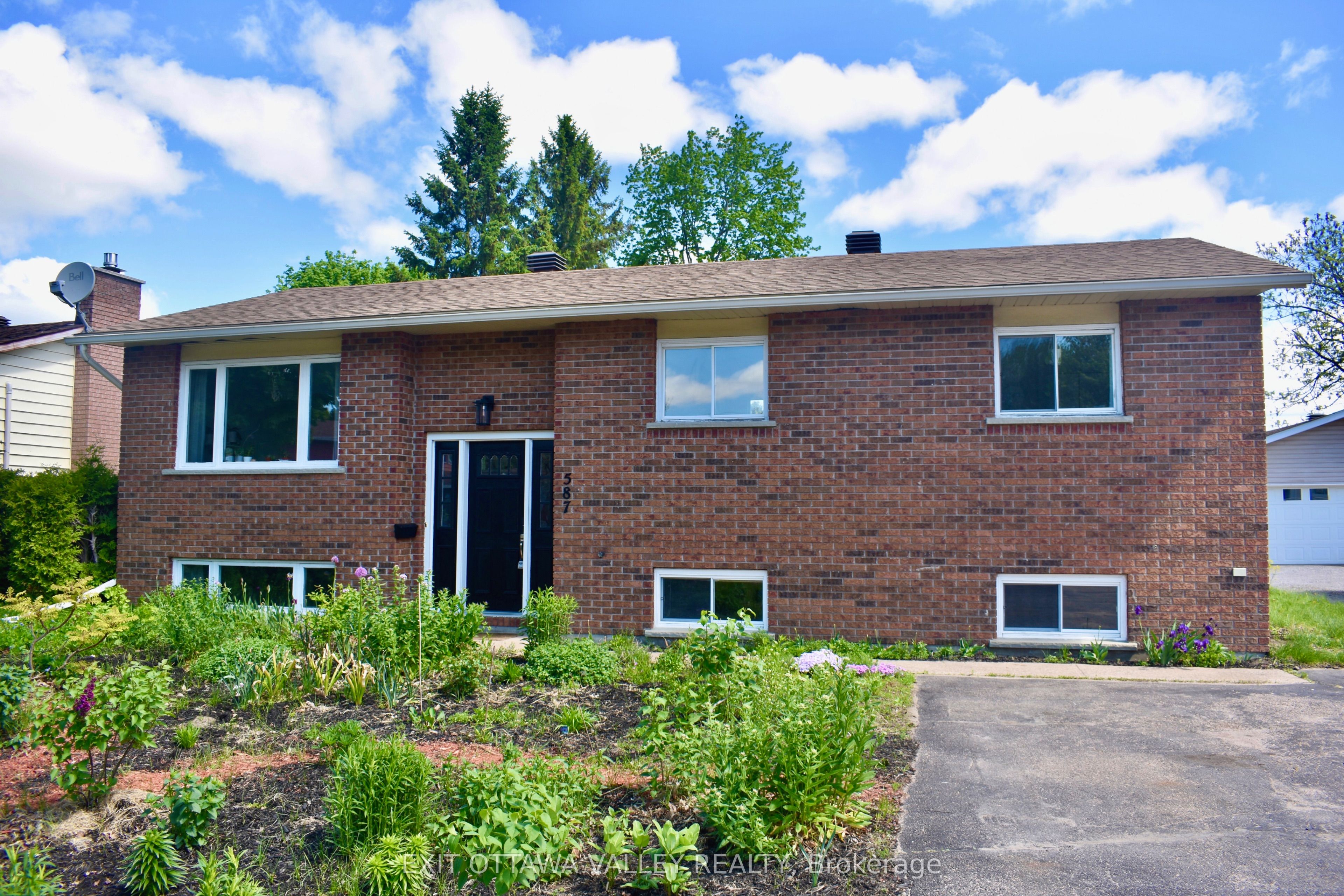 587 Alfred Street E, Pembroke, ON K8A 8A2 photo 2
