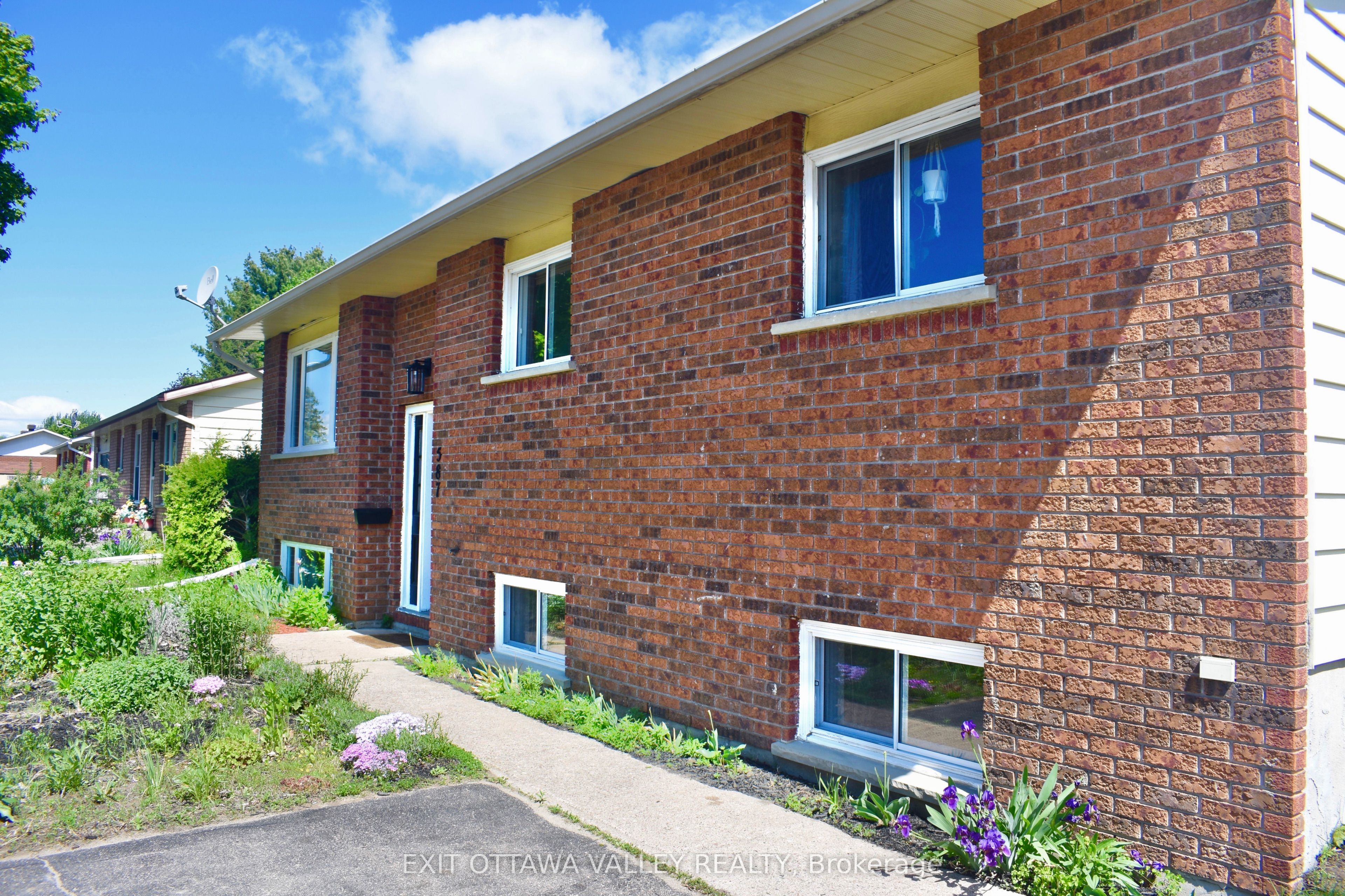 587 Alfred Street E, Pembroke, ON K8A 8A2 photo 3