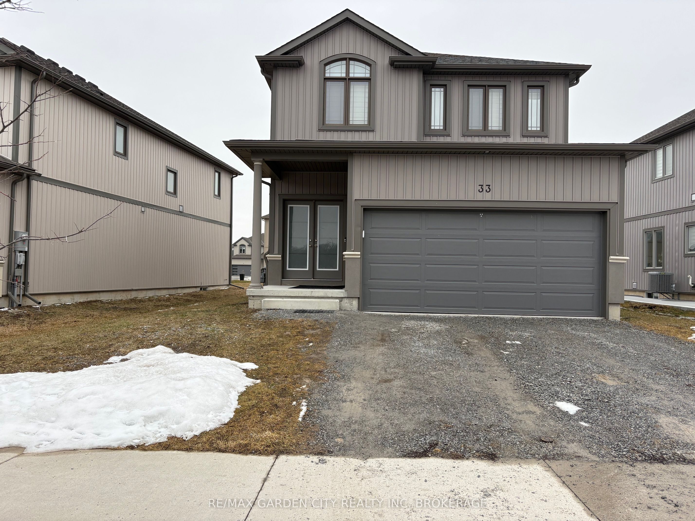 33 Bounty Avenue, Thorold, ON L2V 0H3